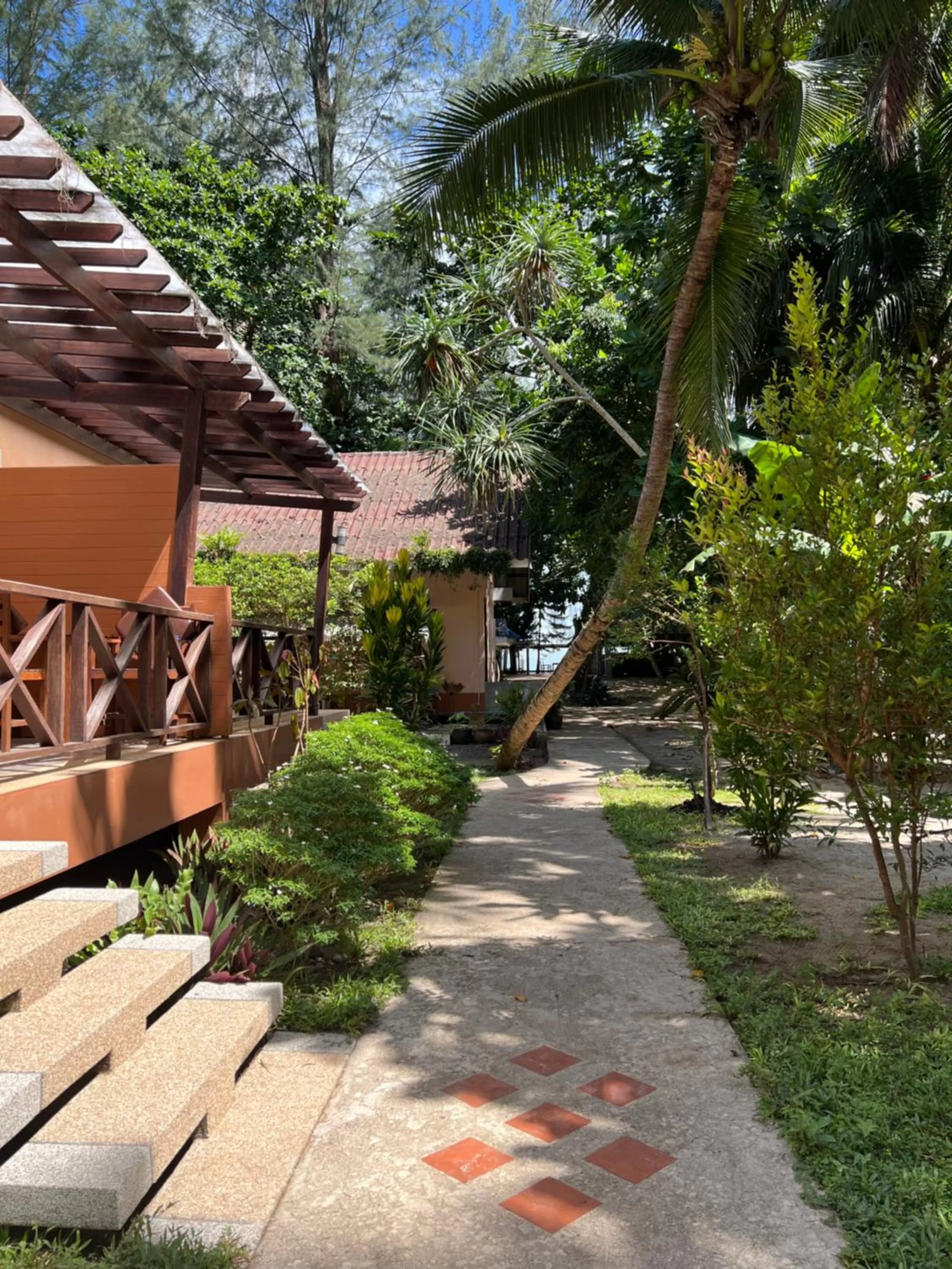 Garden in Ao Thong beach Bungalows
