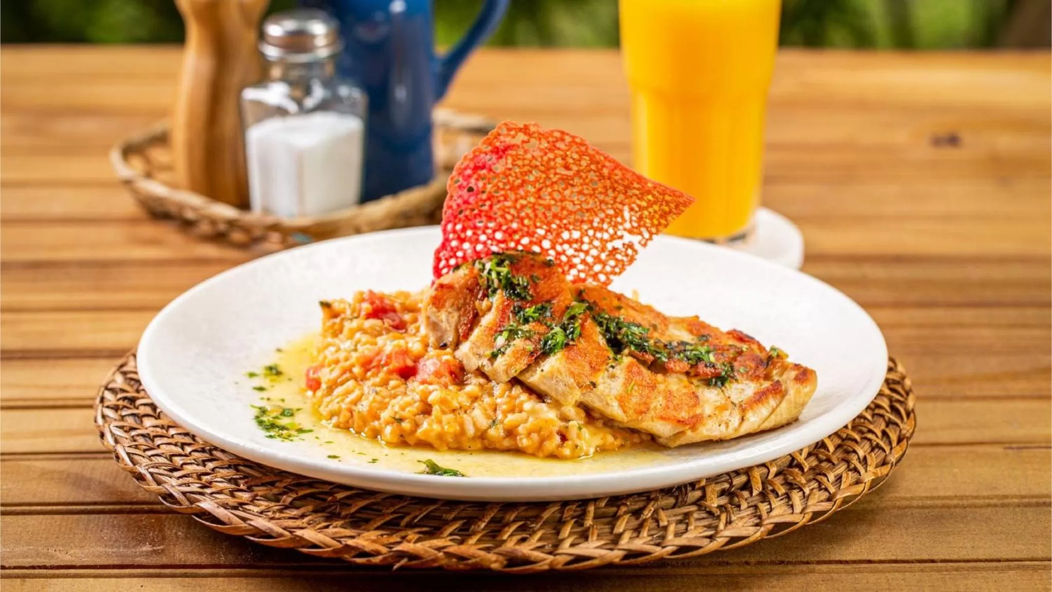 Restaurant/places to eat in Praiamar Arena