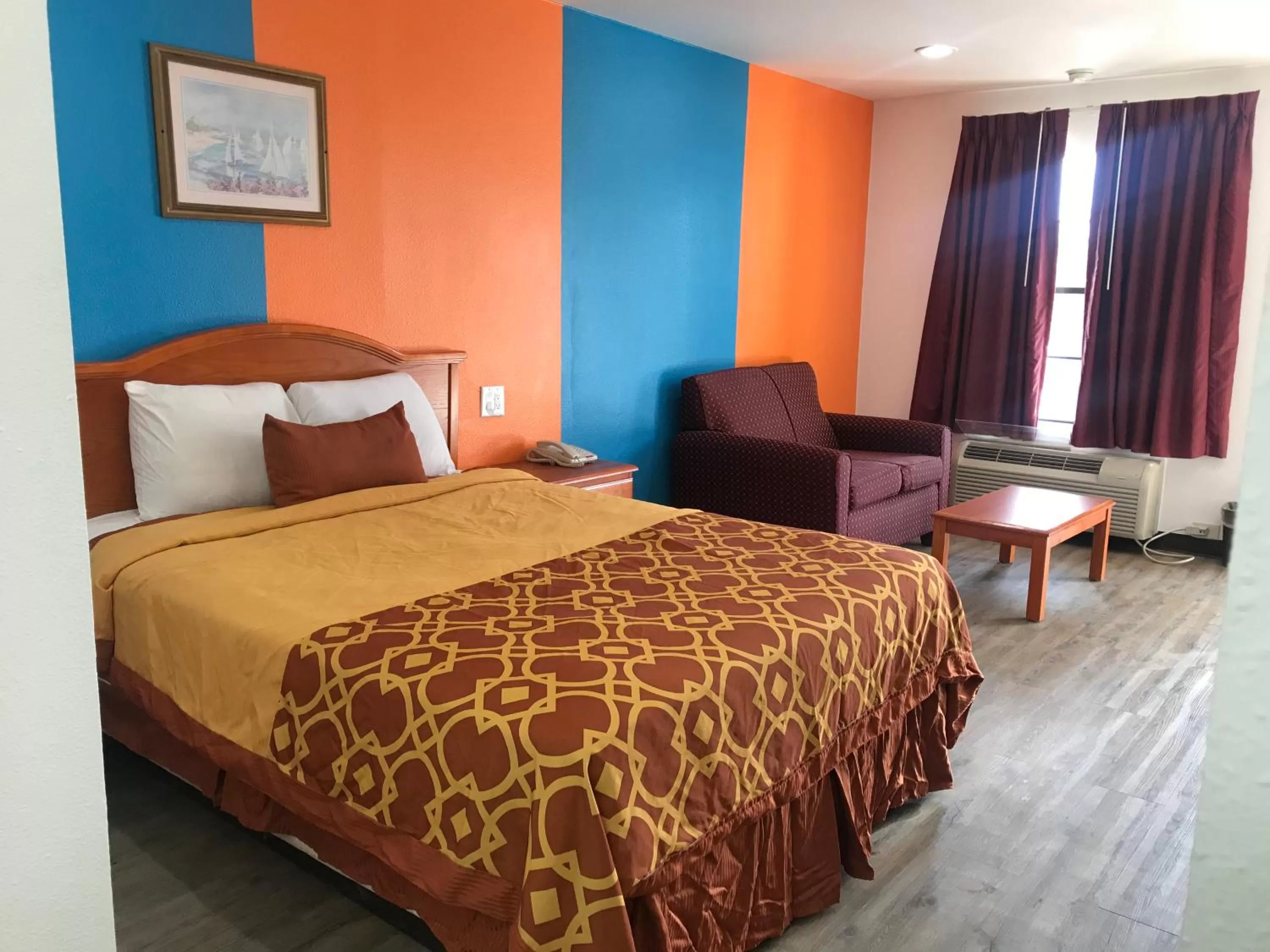 Bed in Americas Best Value Inn Bowie