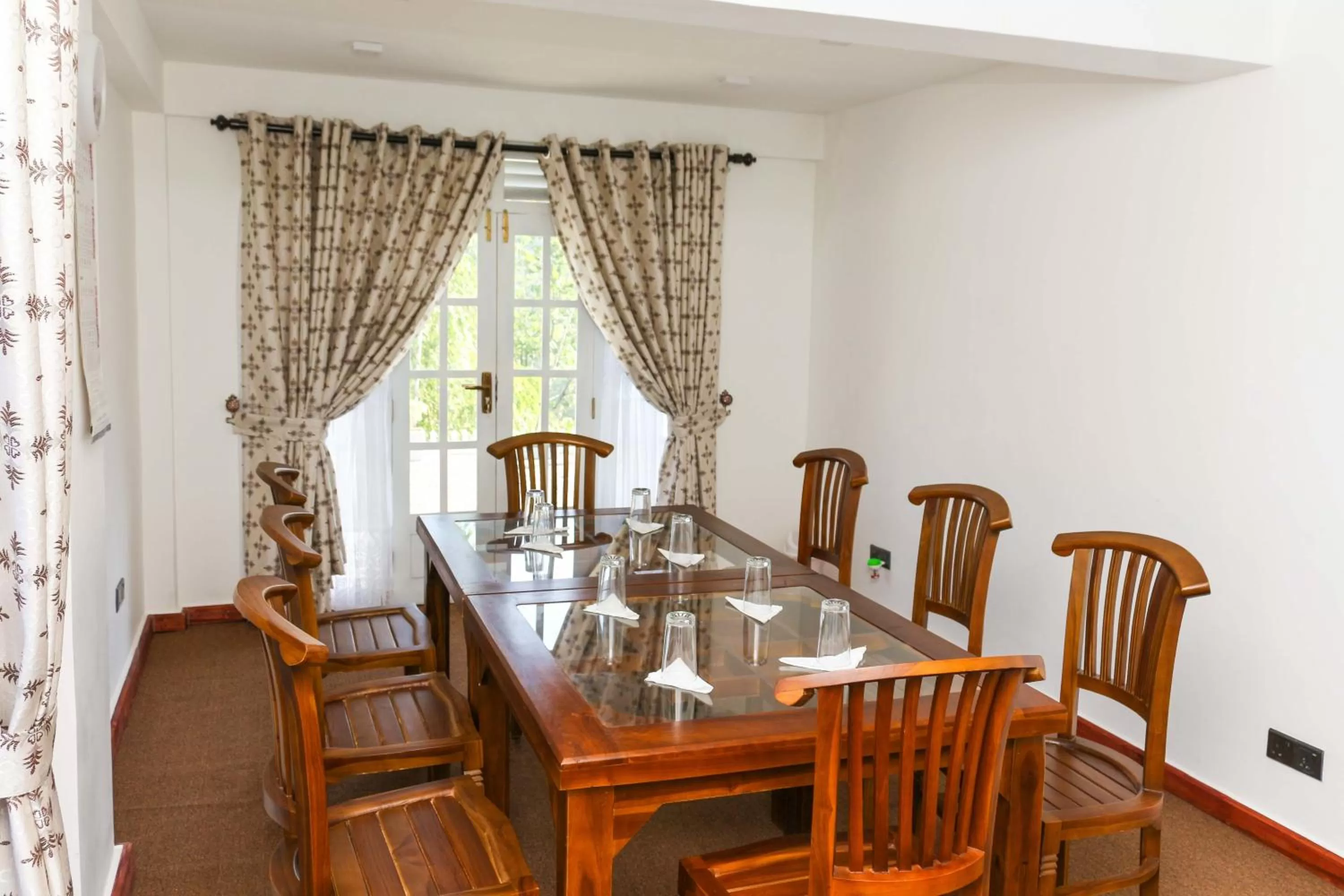Dining Area in Hotel Mount Castle