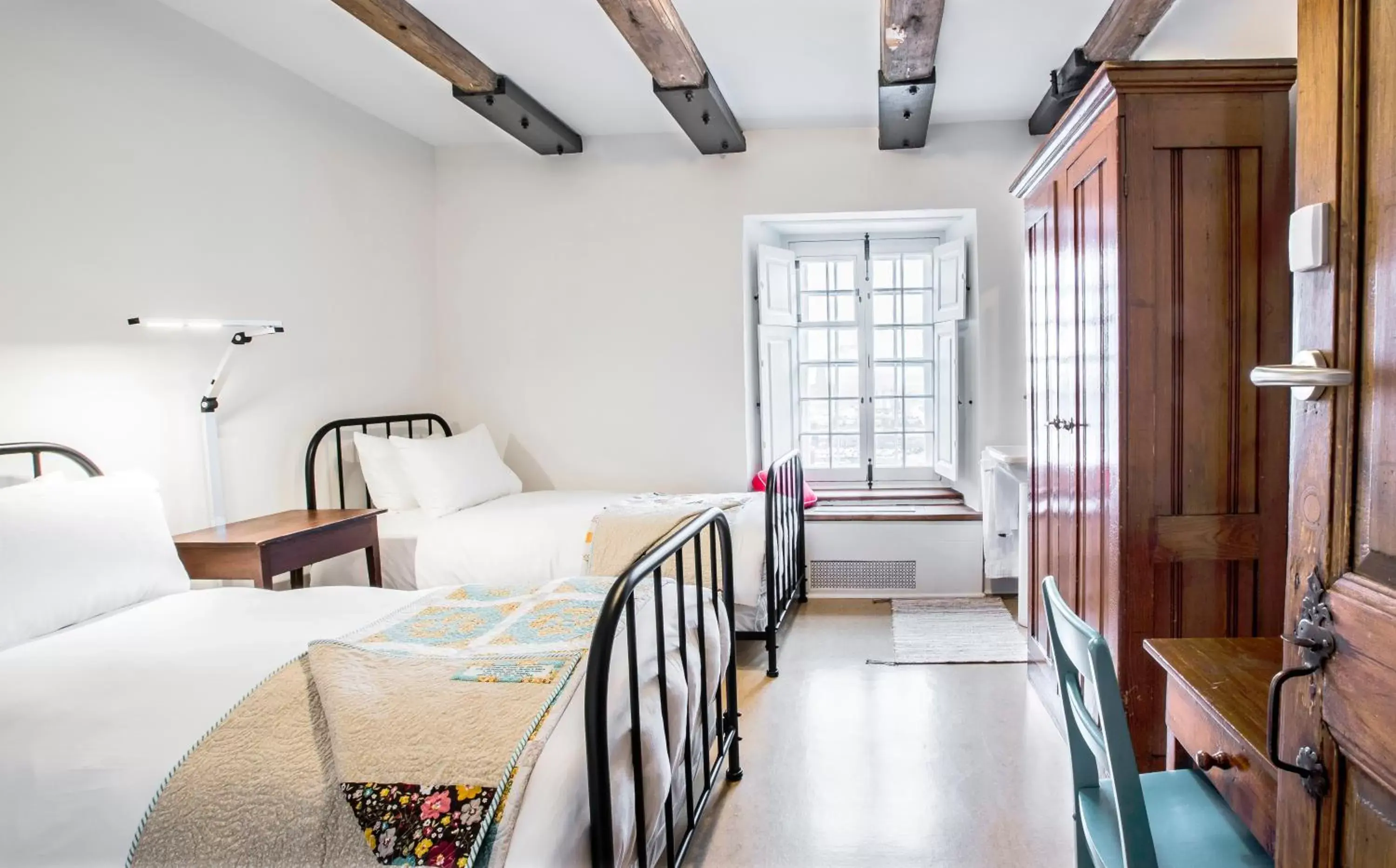 Authentic Twin Room with Shared Bathroom - single occupancy in Monastère des Augustines Authentic Twin Room with Shared Bathroom - single occupancy in Monastère des Augustines