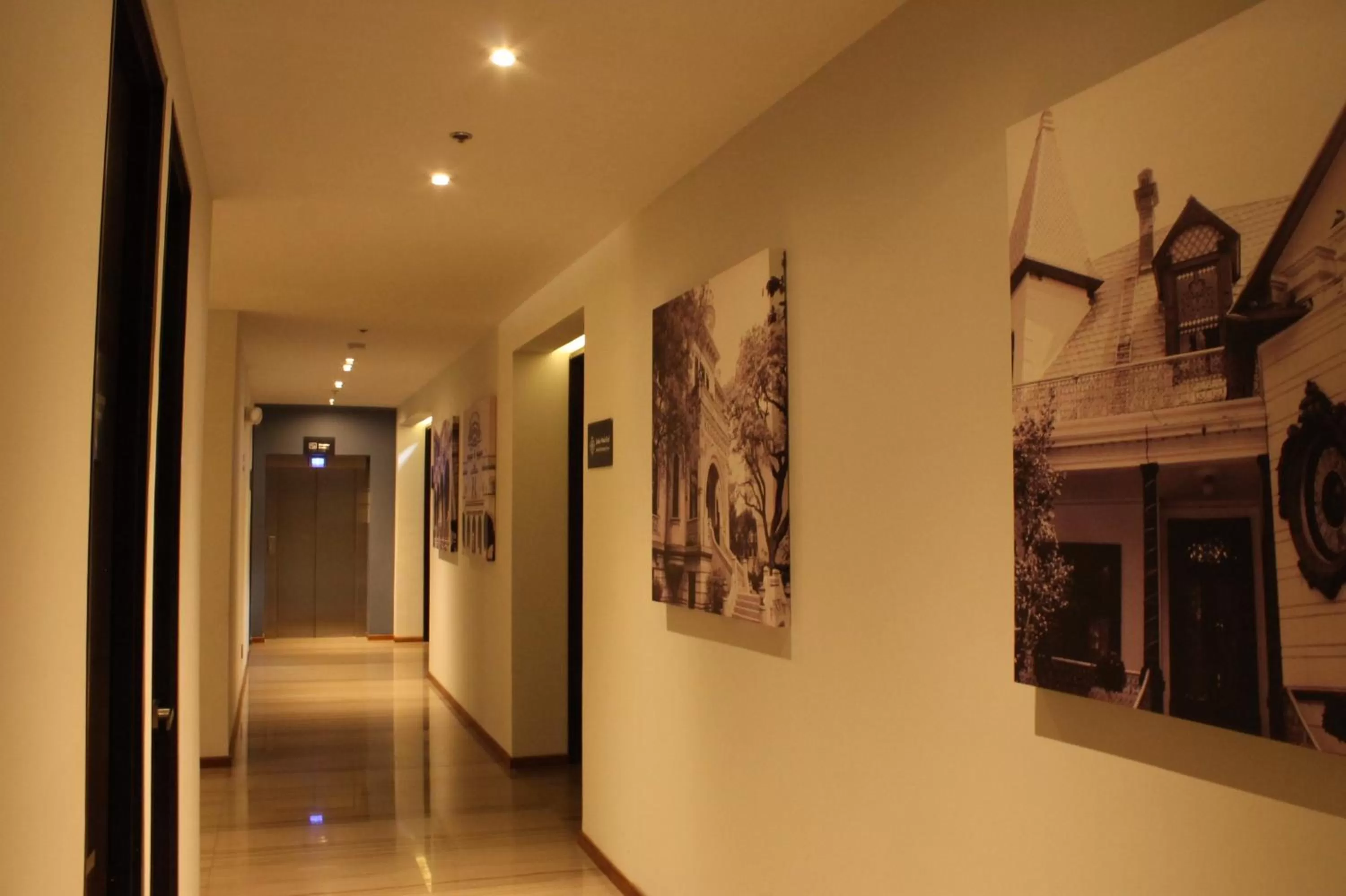 Property building in Hotel Love It CAS Consulado