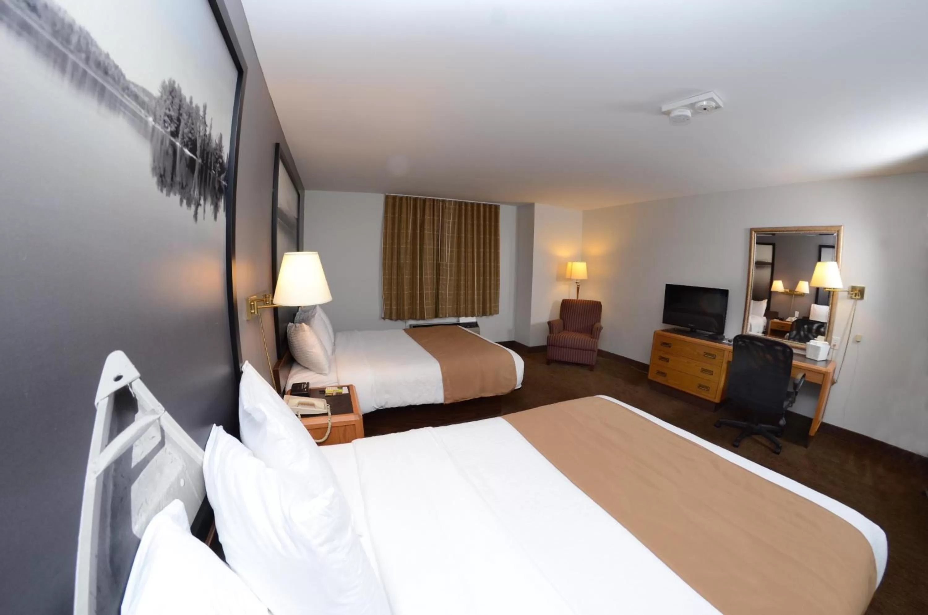 Bedroom, Bed in Super 8 by Wyndham North Bay