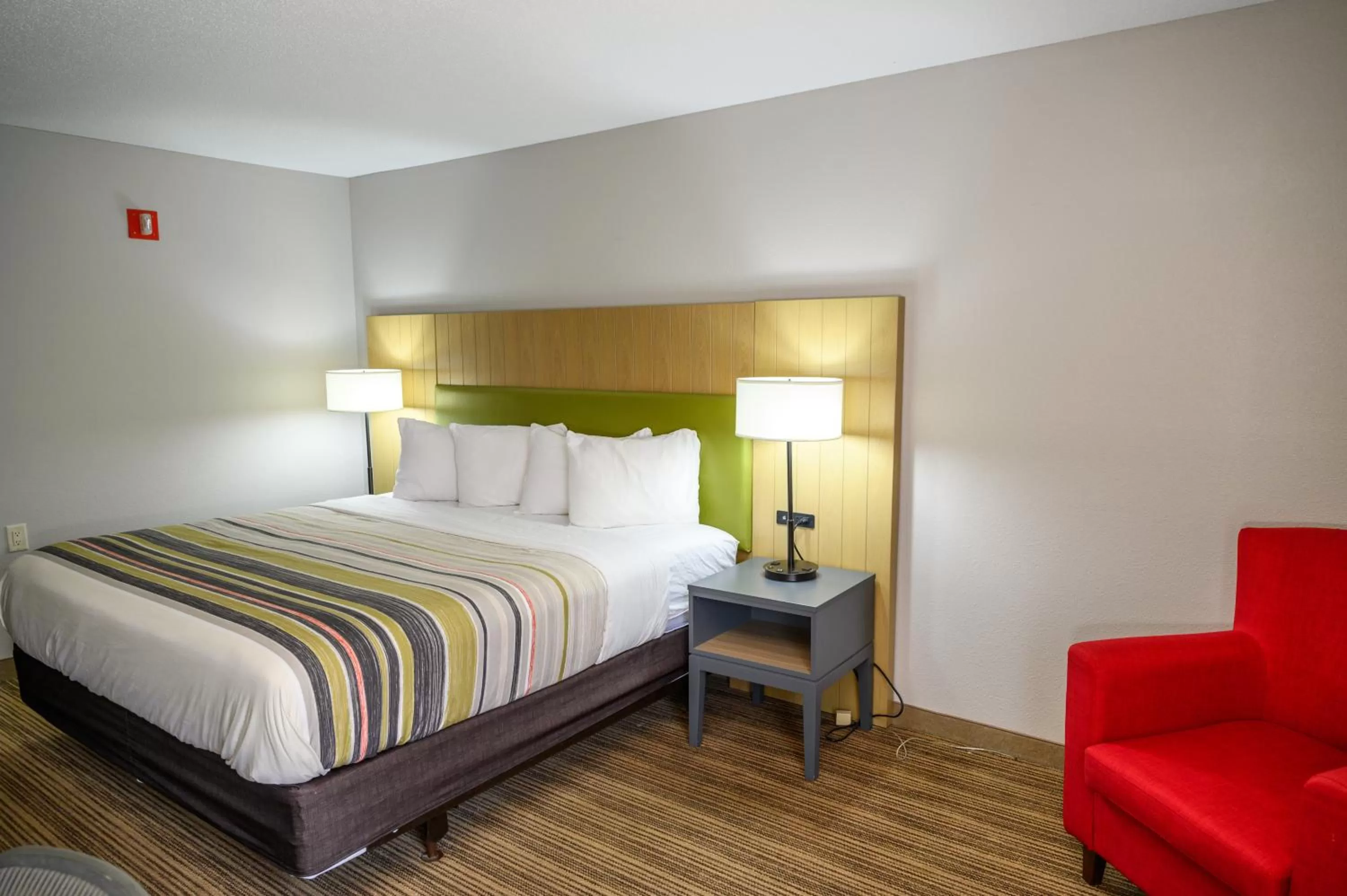 Bed in Country Inn & Suites by Radisson, Greenfield, IN