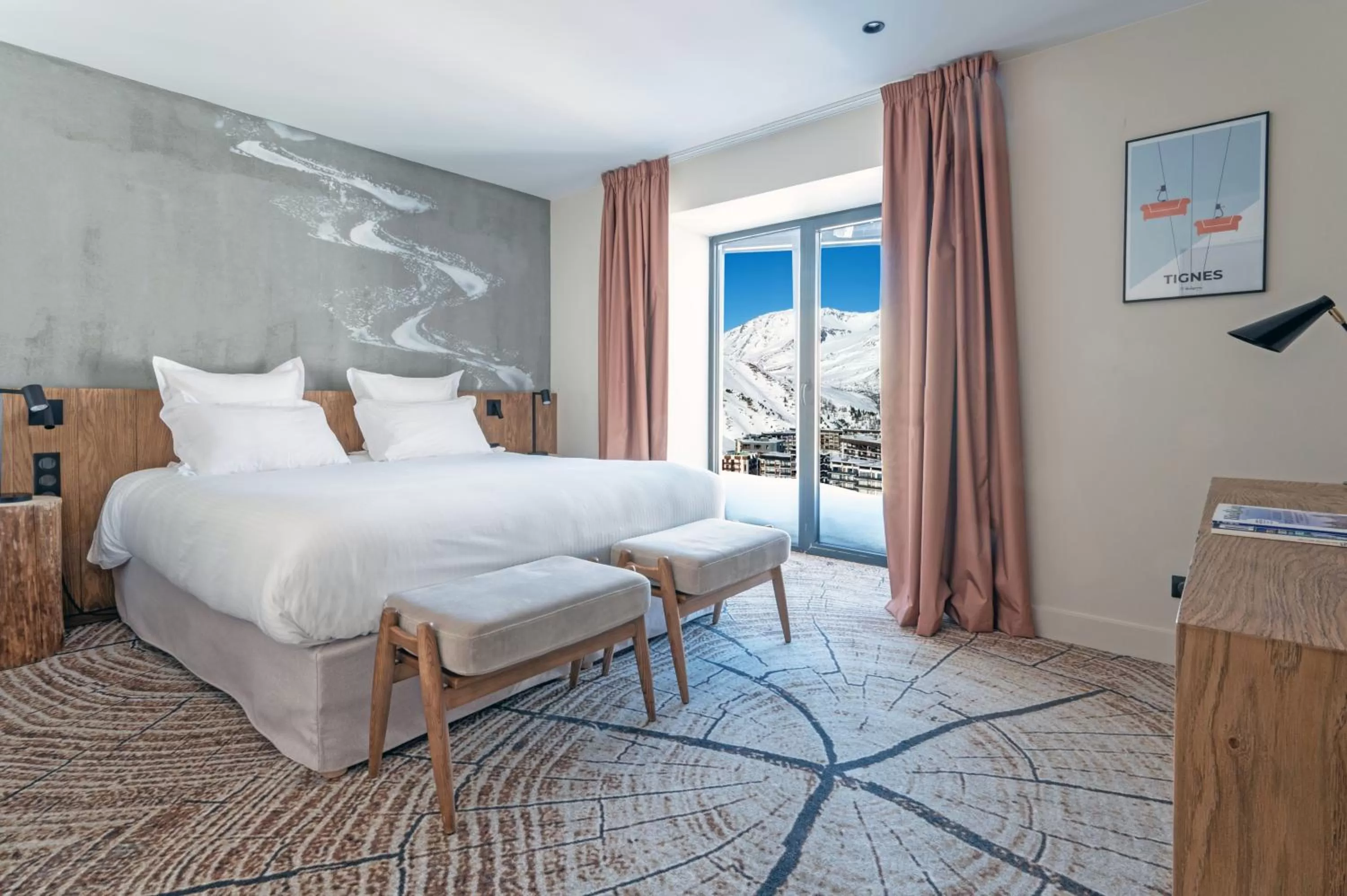 Photo of the whole room, Bed in Hôtel VoulezVous by Les Etincelles