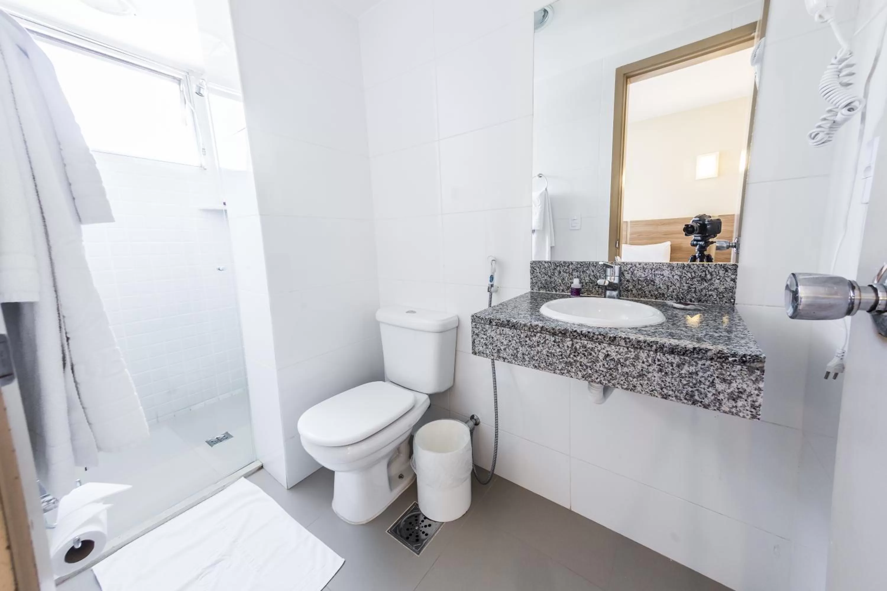 Shower in América Bittar Hotel