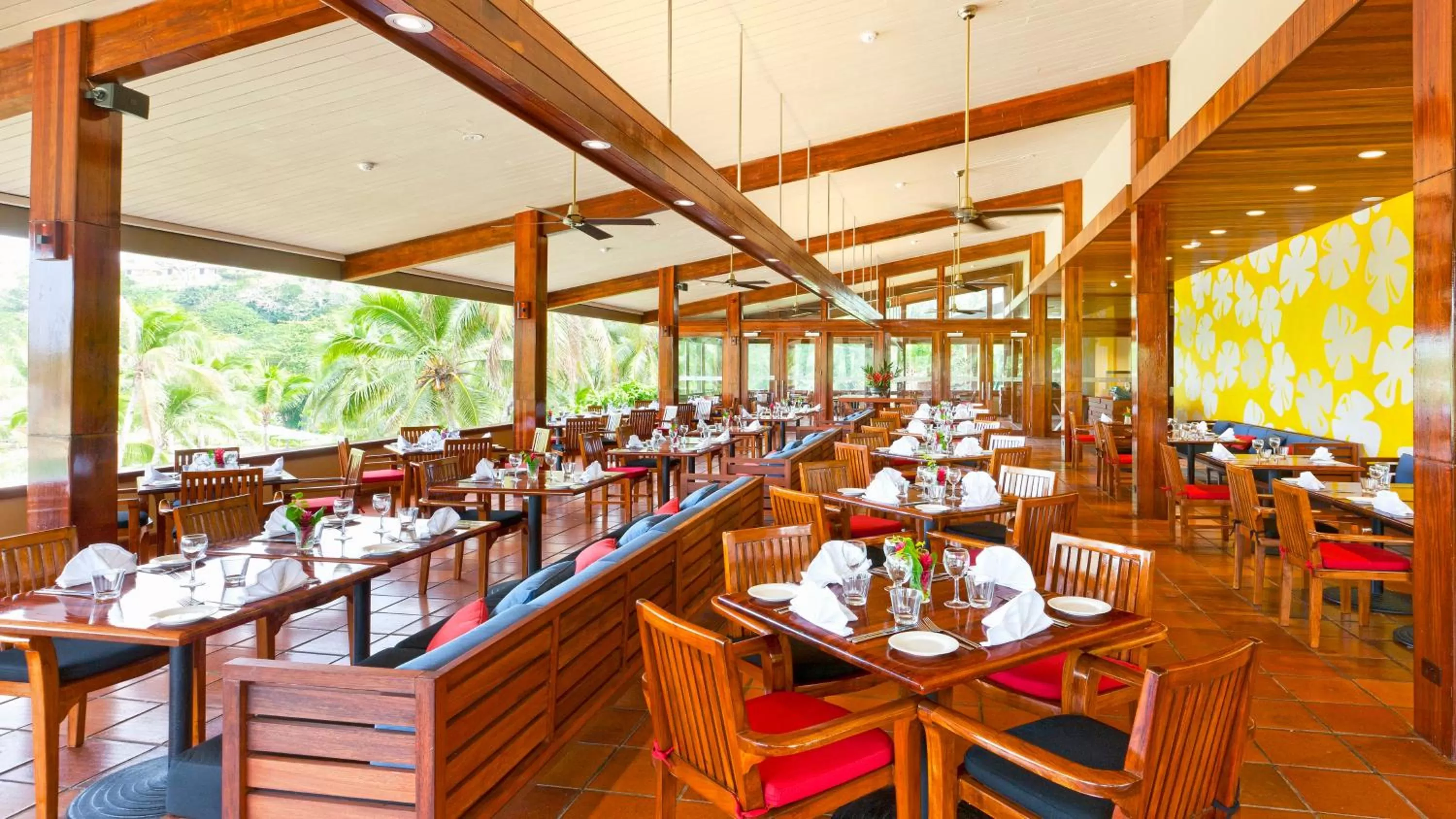 Restaurant/places to eat in Holiday Inn Resort Vanuatu by IHG