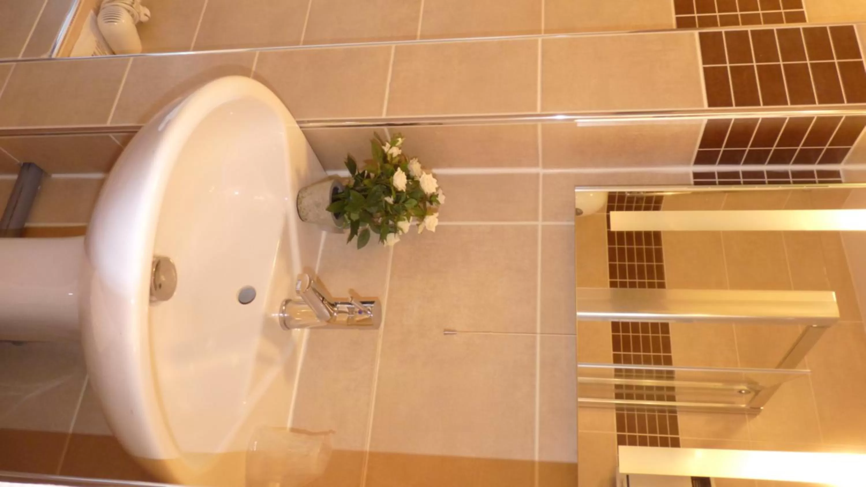 Bathroom in Hôtel-Restaurant La P'tite Auberge