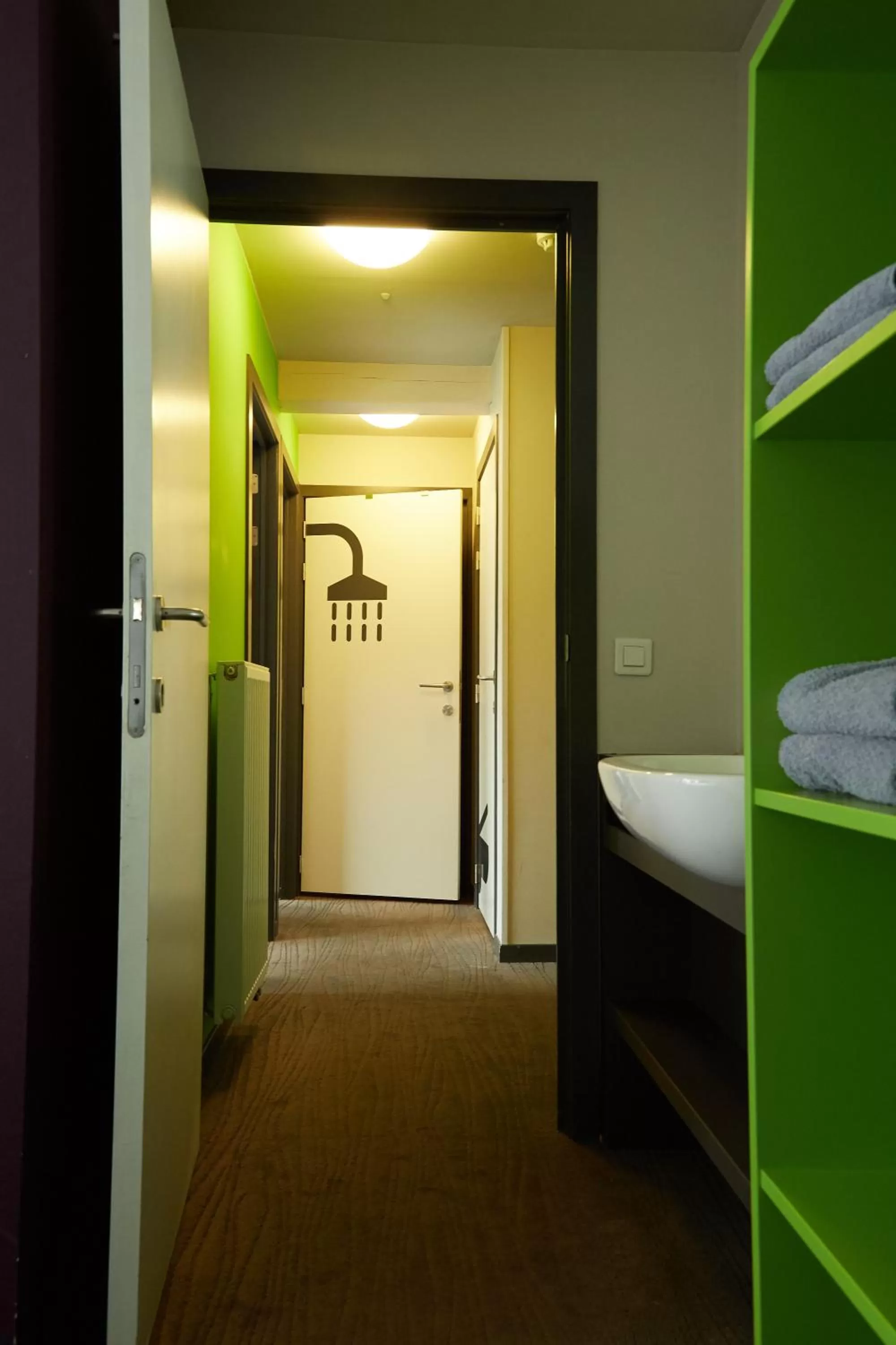 Bathroom, Bed in Focus Budget