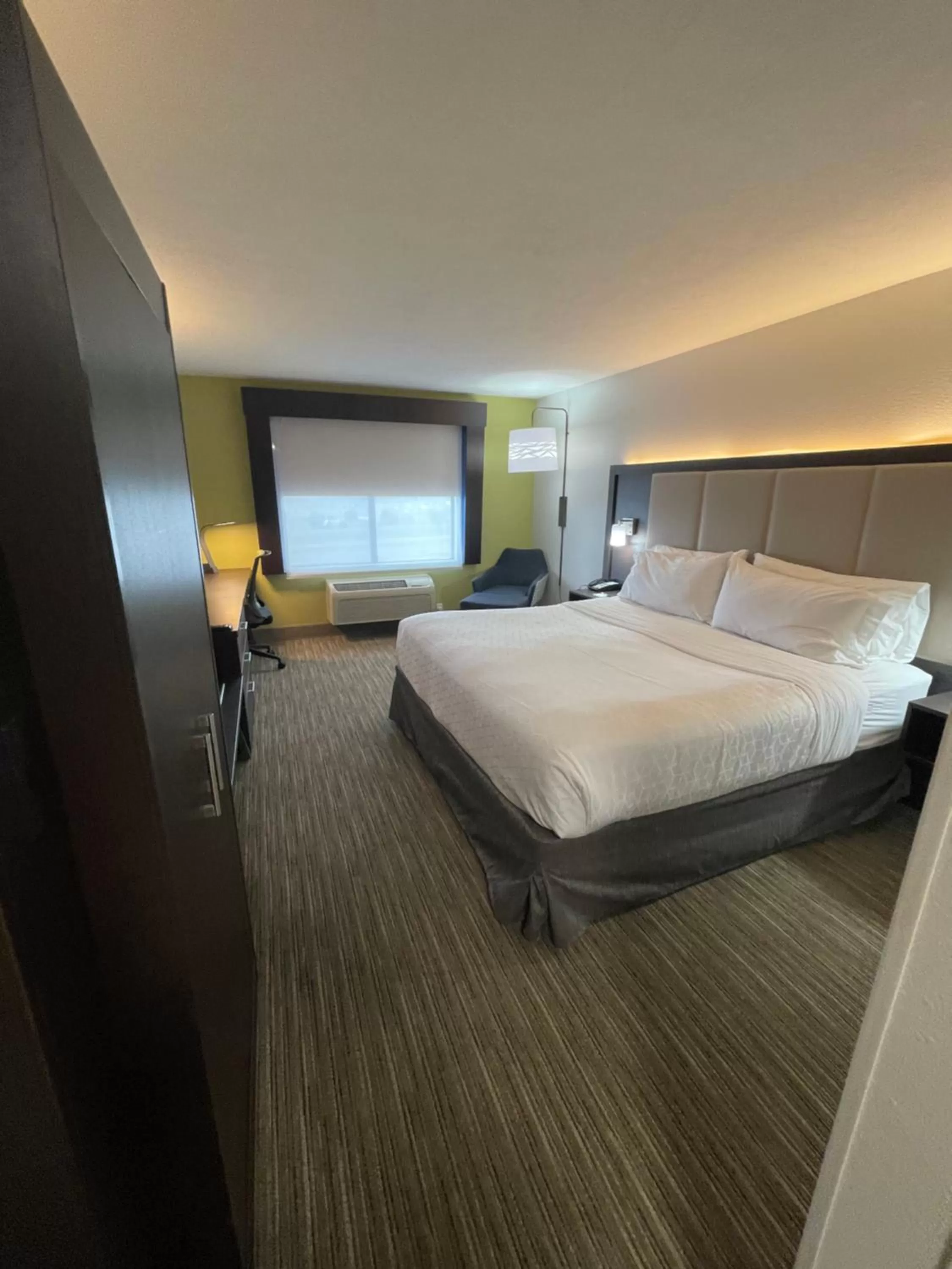 Bed in Holiday Inn Express Hotel & Suites Las Vegas NM by IHG