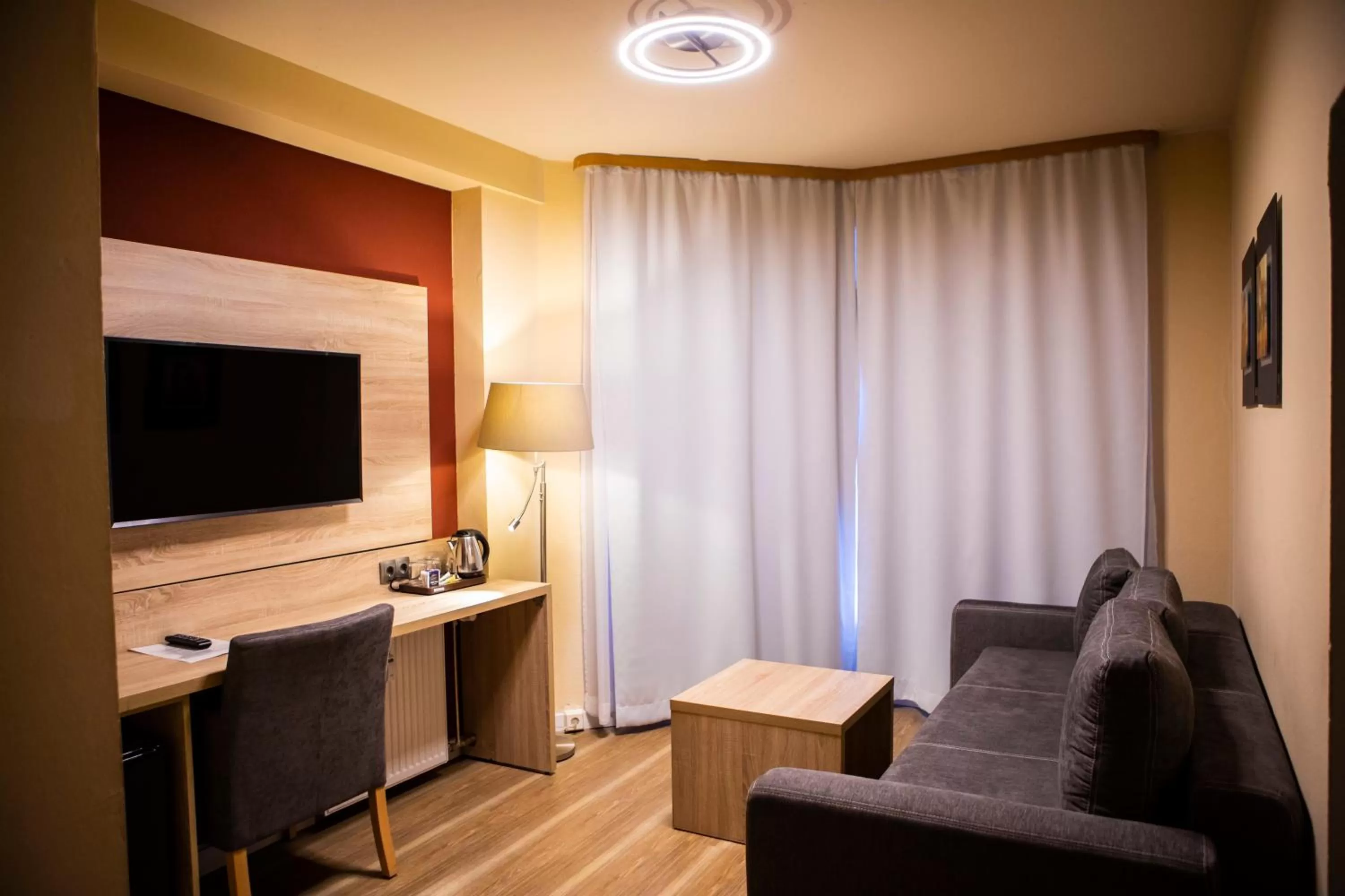 Living room, TV/Entertainment Center in BlnCty Hotel