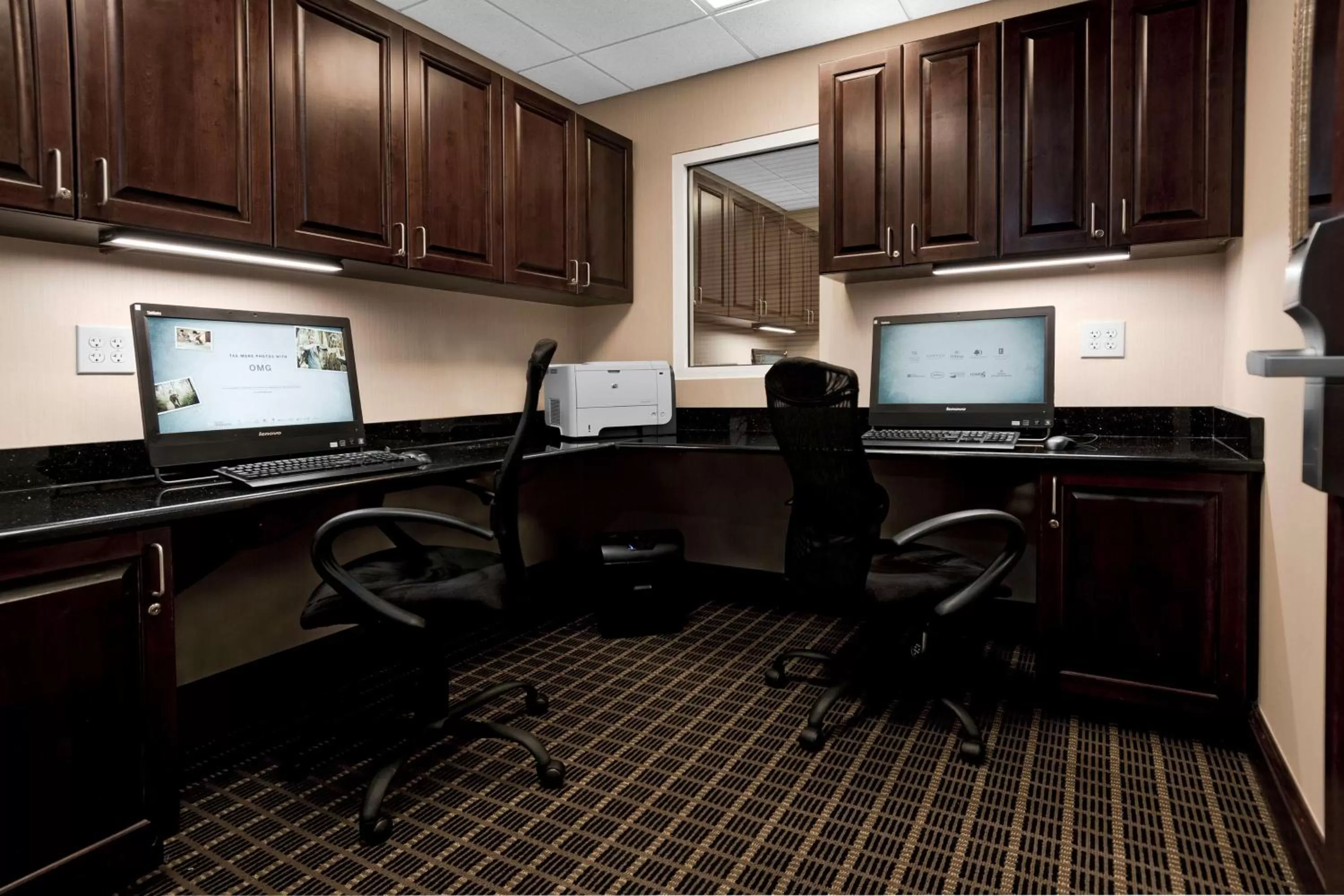 Business facilities in Hampton Inn Statesville