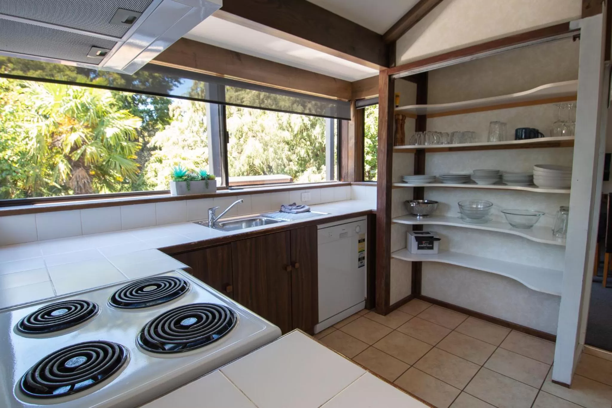 kitchen in Middle Park Motel