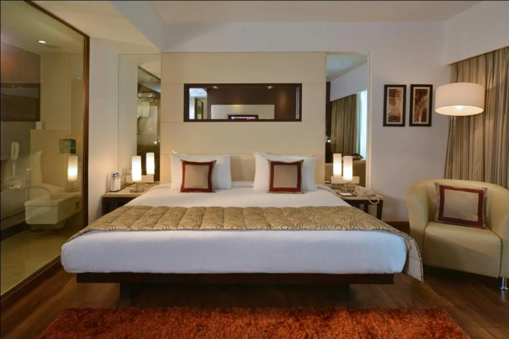 Photo of the whole room, Bed in Majestic Court Sarovar Portico