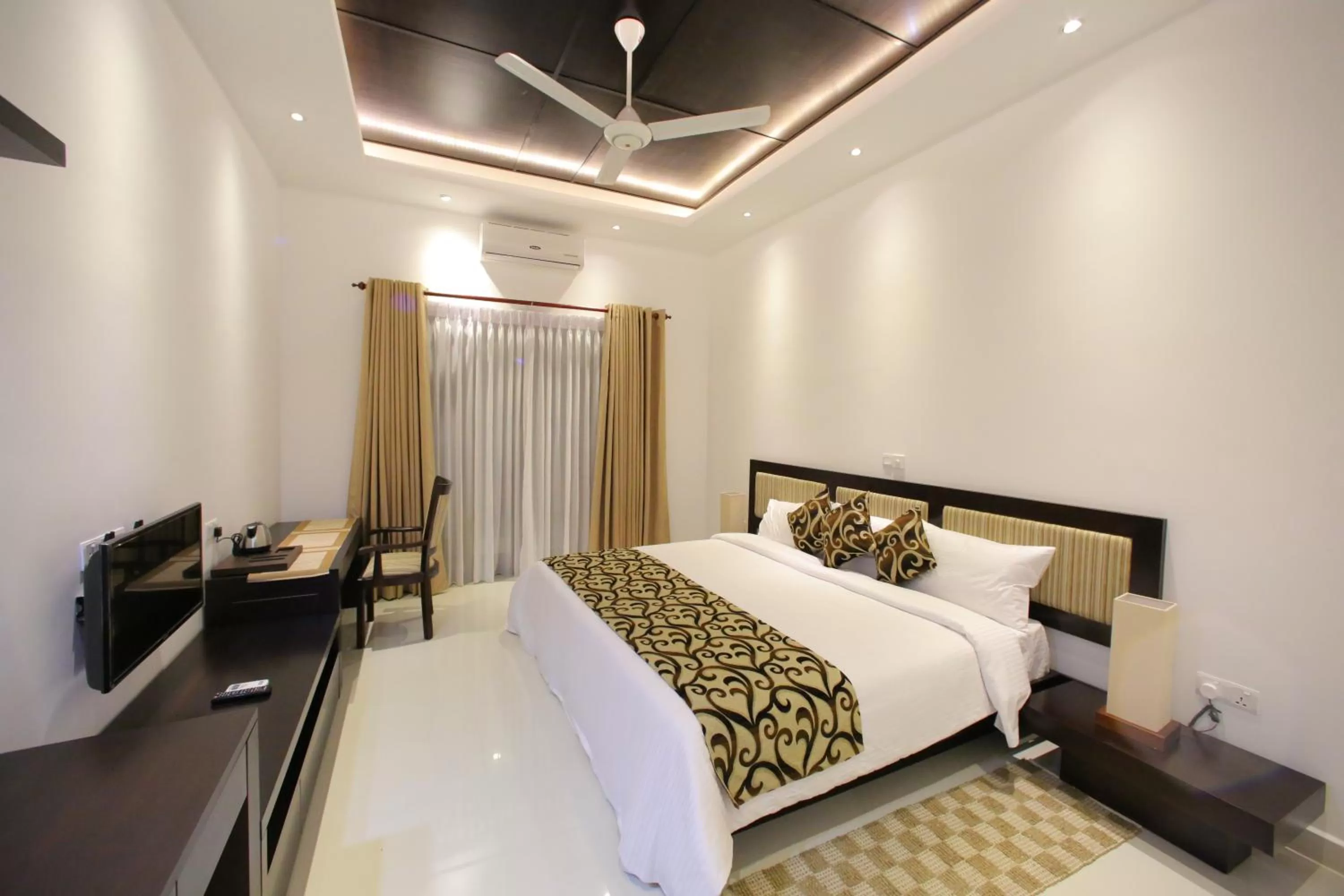 Bedroom, Bed in Ruins Chaaya Hotel