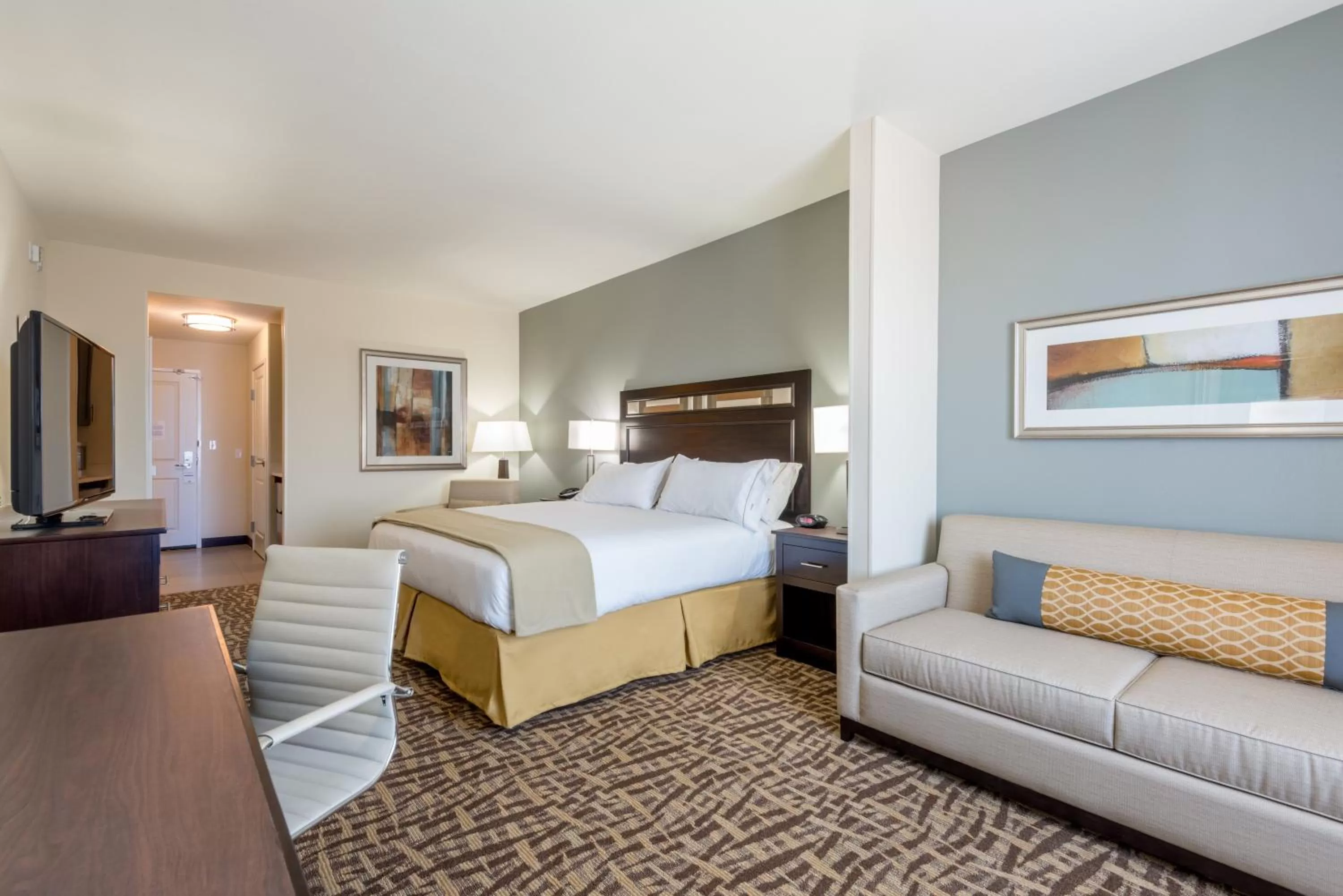 Bedroom, Bed in Holiday Inn Express & Suites Denver South - Castle Rock by IHG