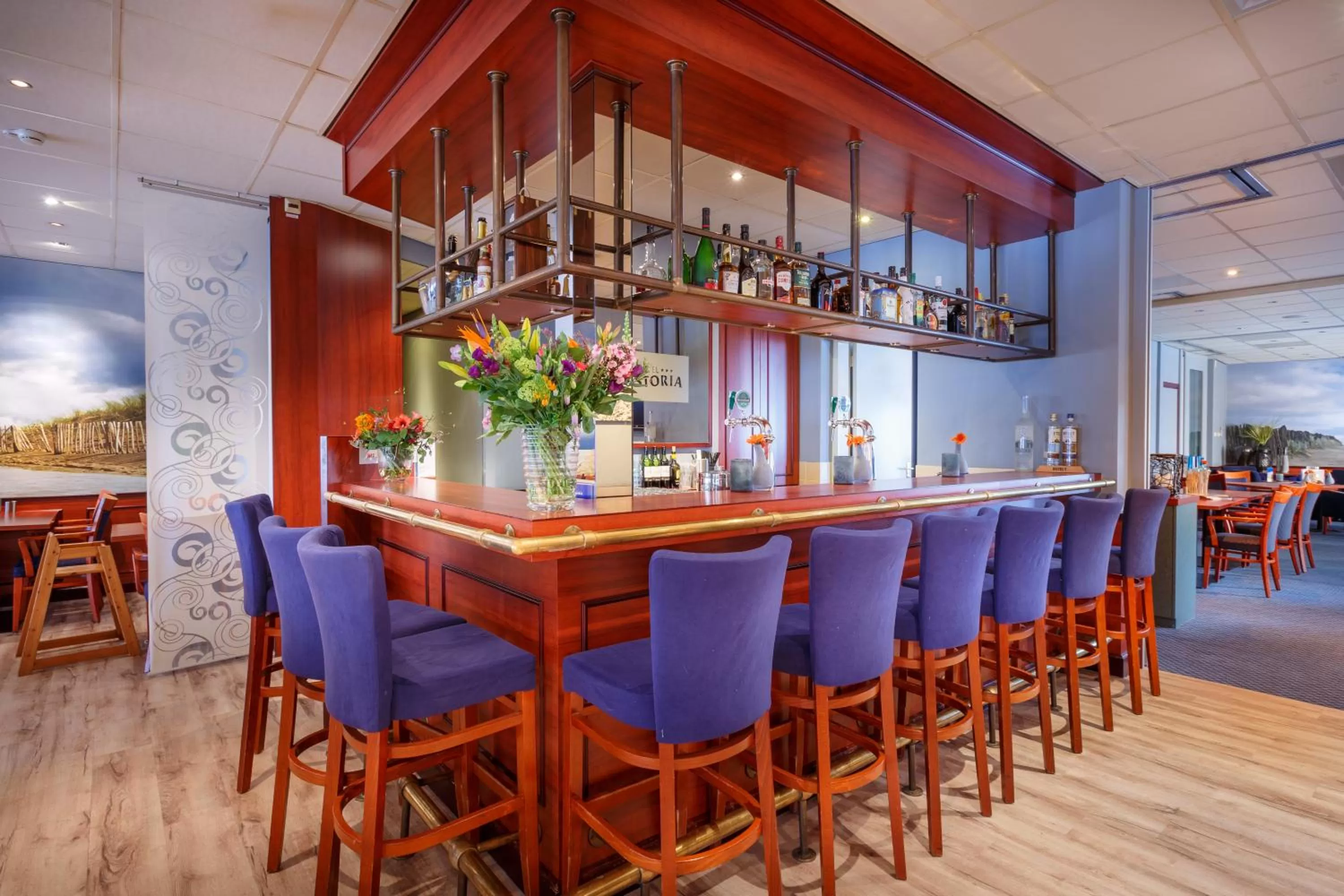 Restaurant/places to eat in Two Brothers Hotel Astoria