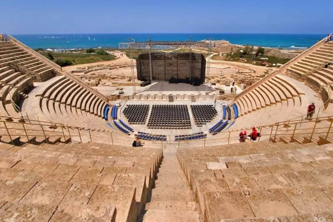 Evening entertainment, Bird's-eye View in Danielle boutique suite