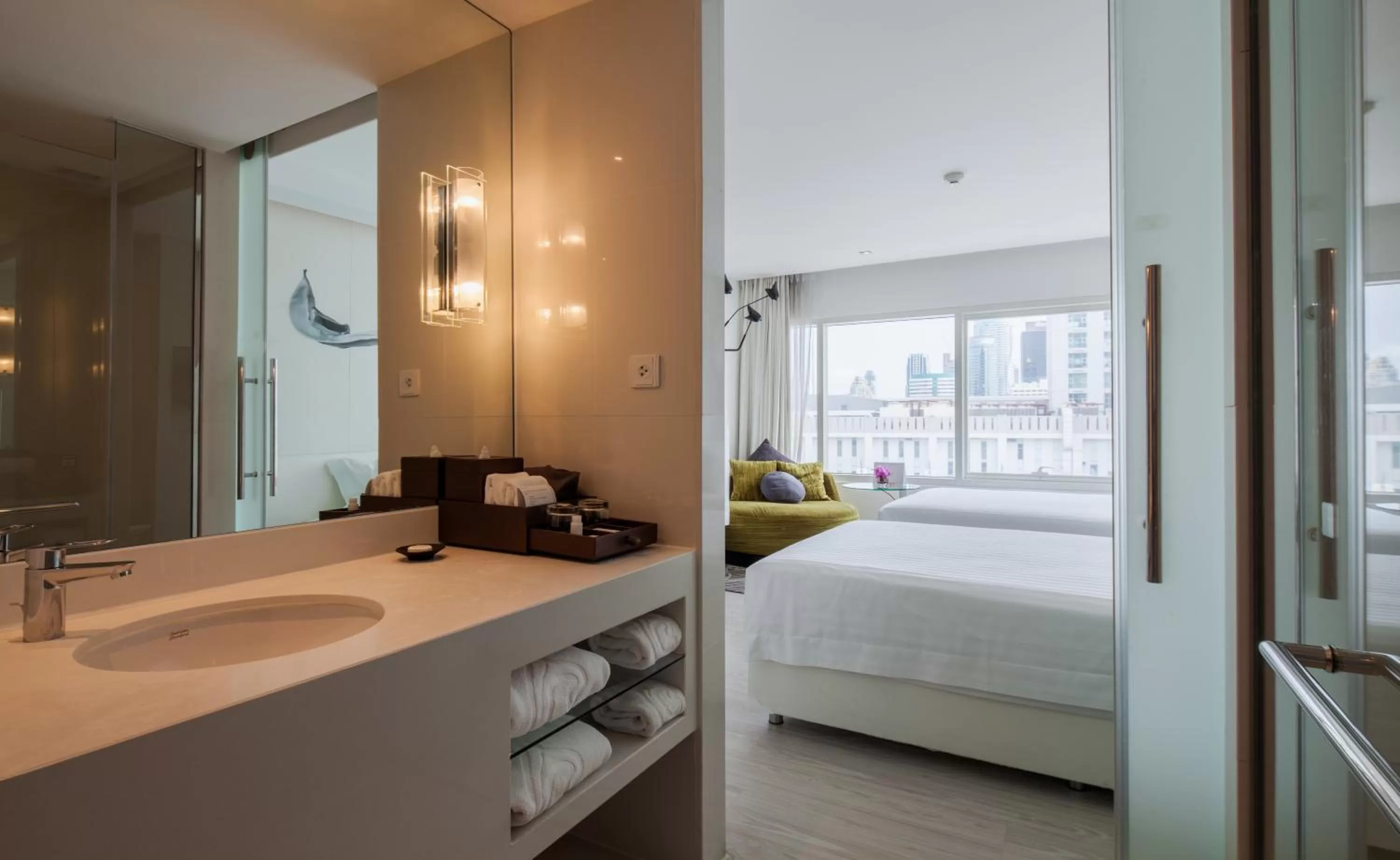 Bathroom, Bed in Centara Watergate Pavilion Hotel Bangkok