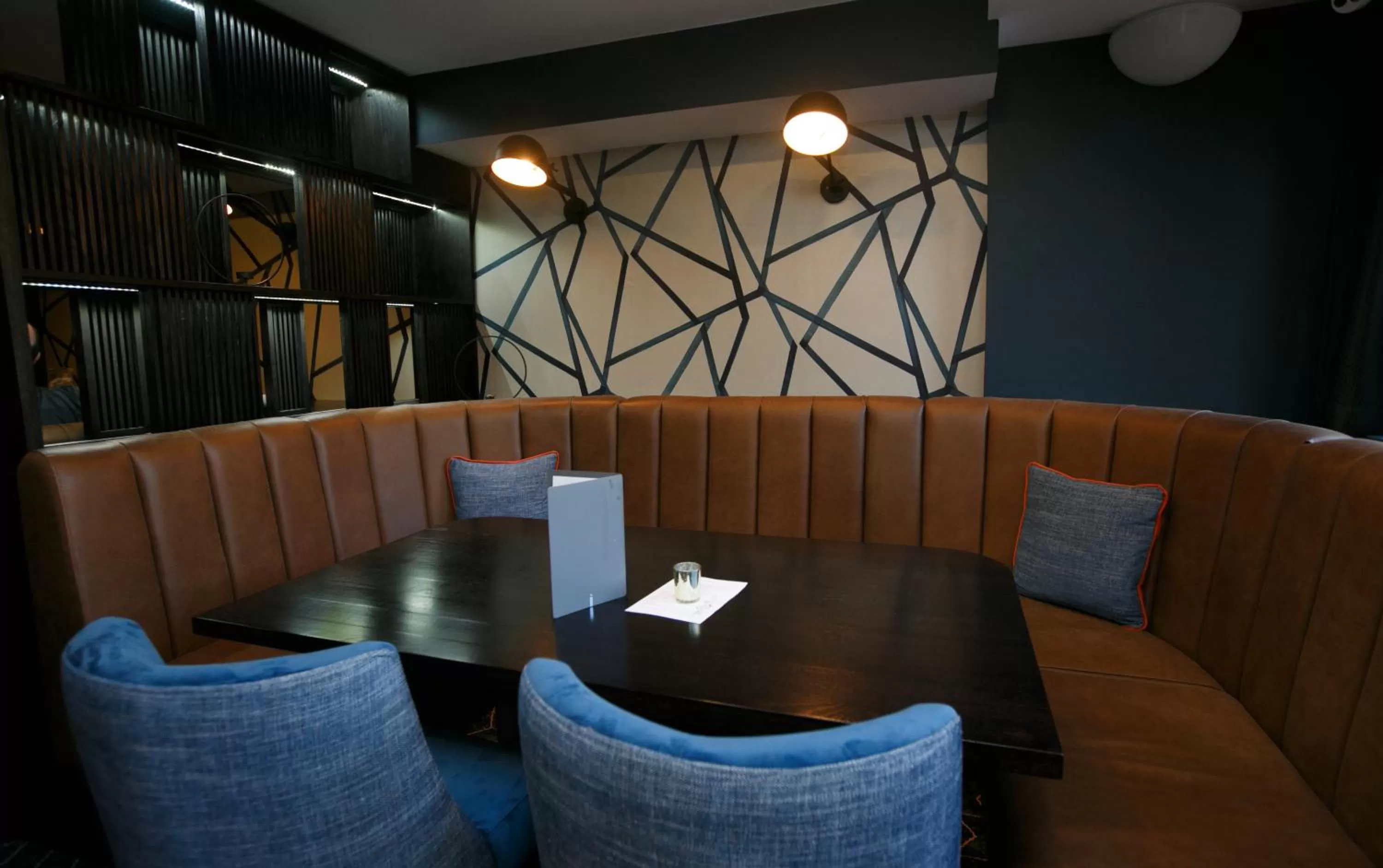 Lounge or bar in Garner Hotel Nottingham City Centre by IHG