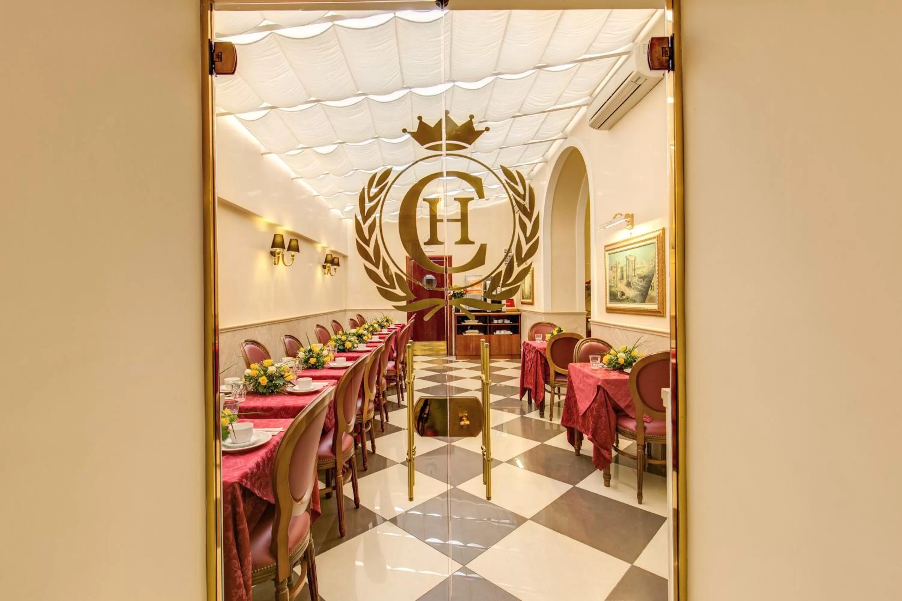 Food and drinks in Hotel Contilia