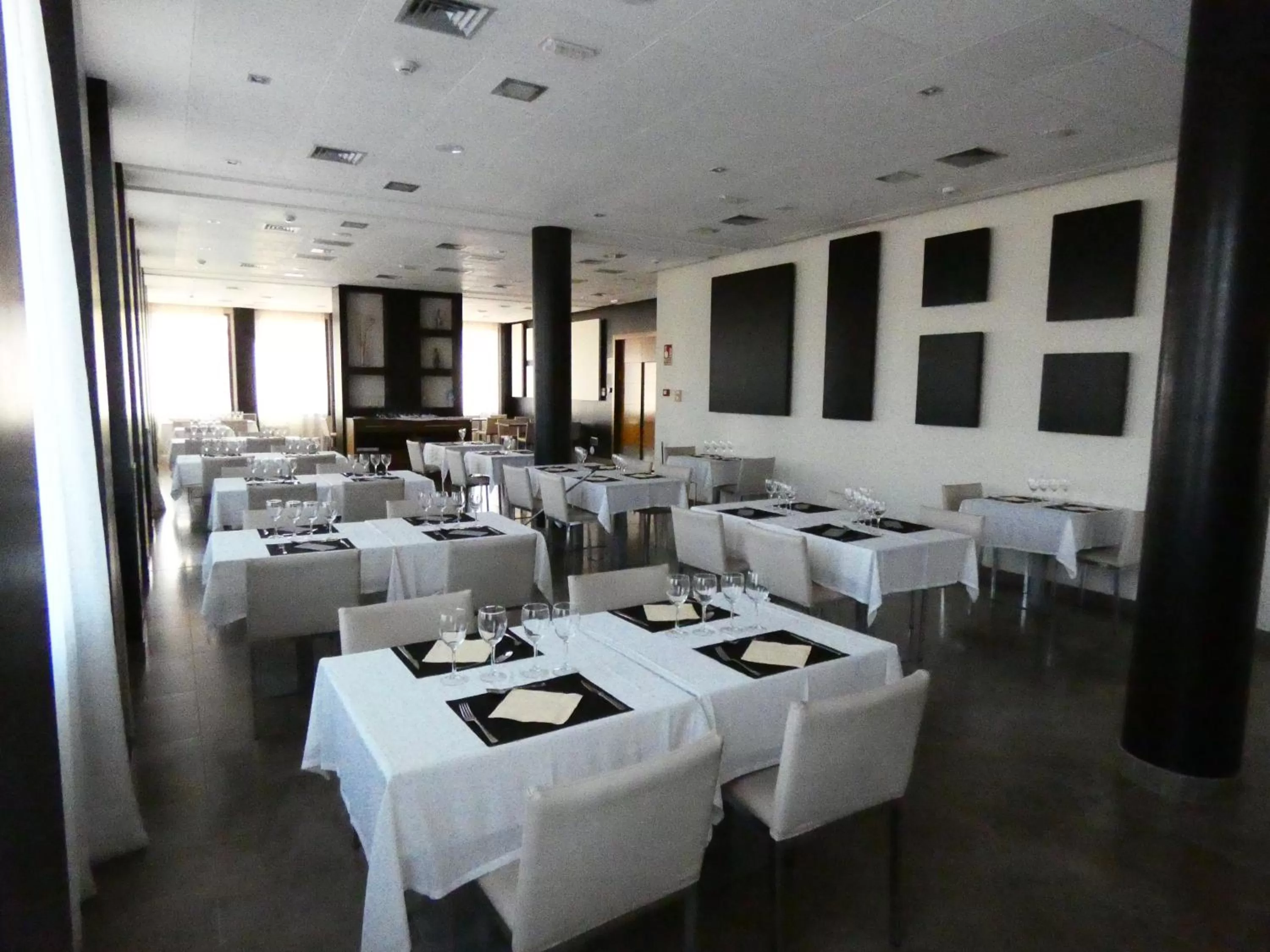 Restaurant/places to eat in Fuente del Miro