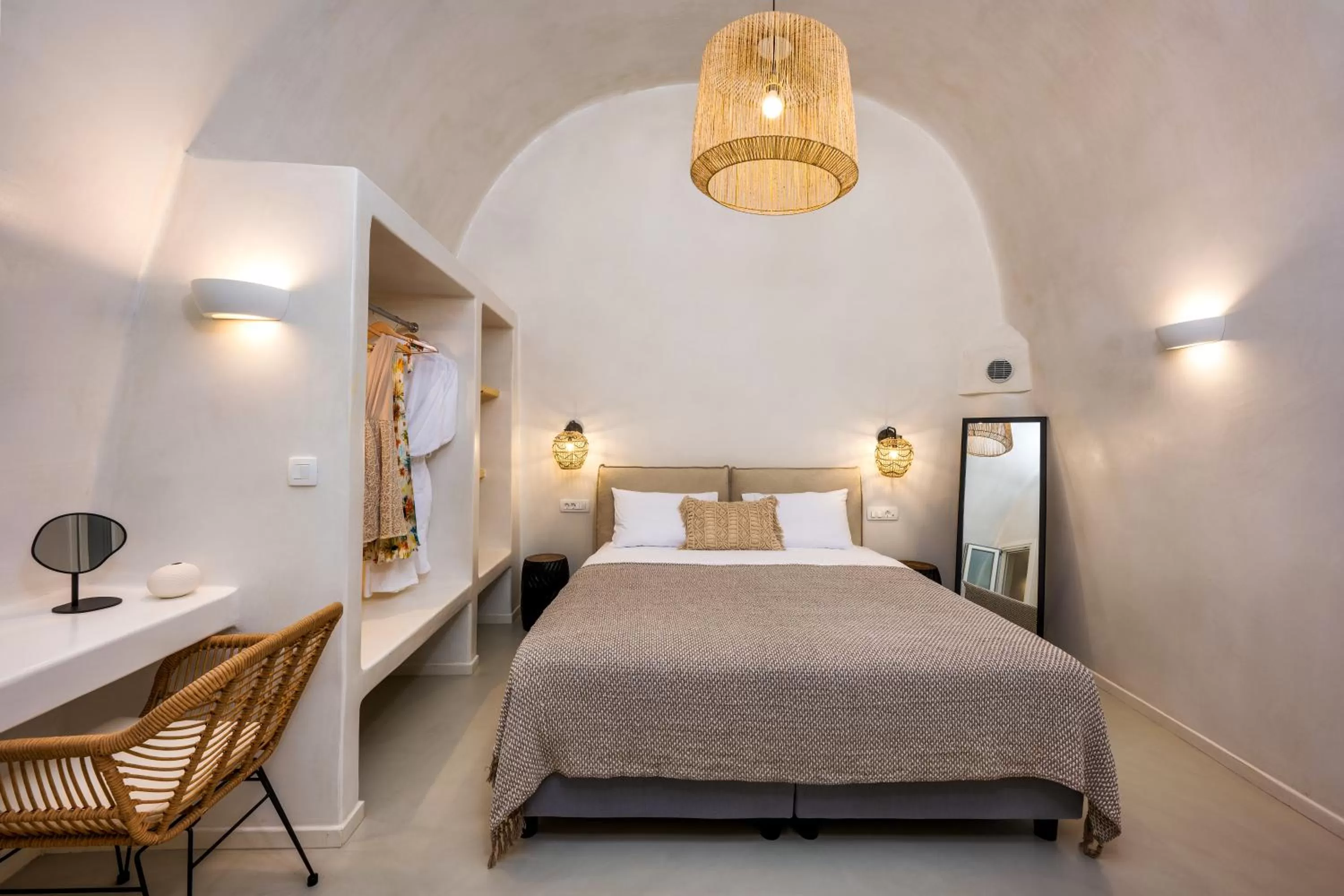 Bedroom, Bed in Hill Suites