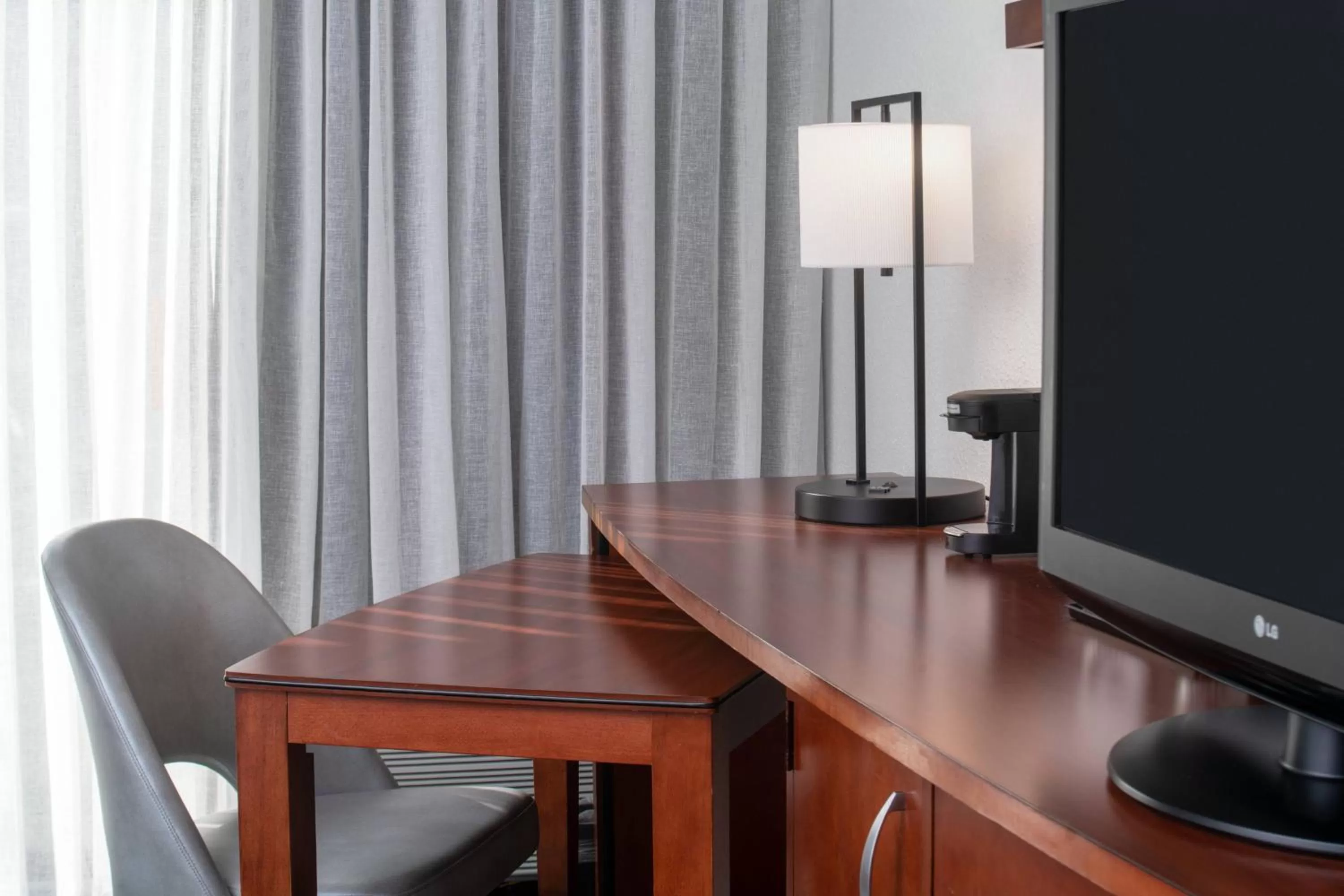 Photo of the whole room in Courtyard by Marriott Dulles Airport Herndon/Reston