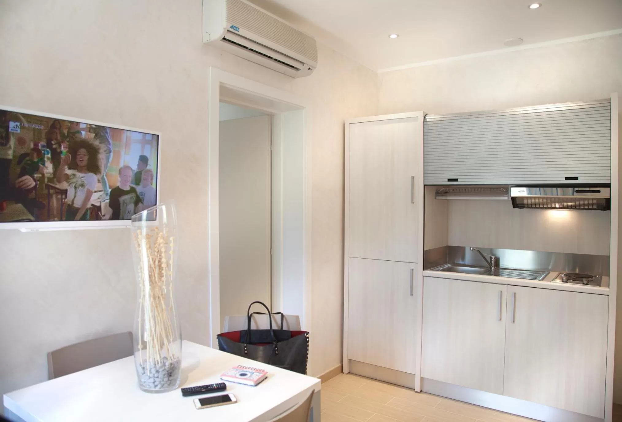 Kitchen or kitchenette, Kitchen/Kitchenette in Marina Beach Suite Hotel