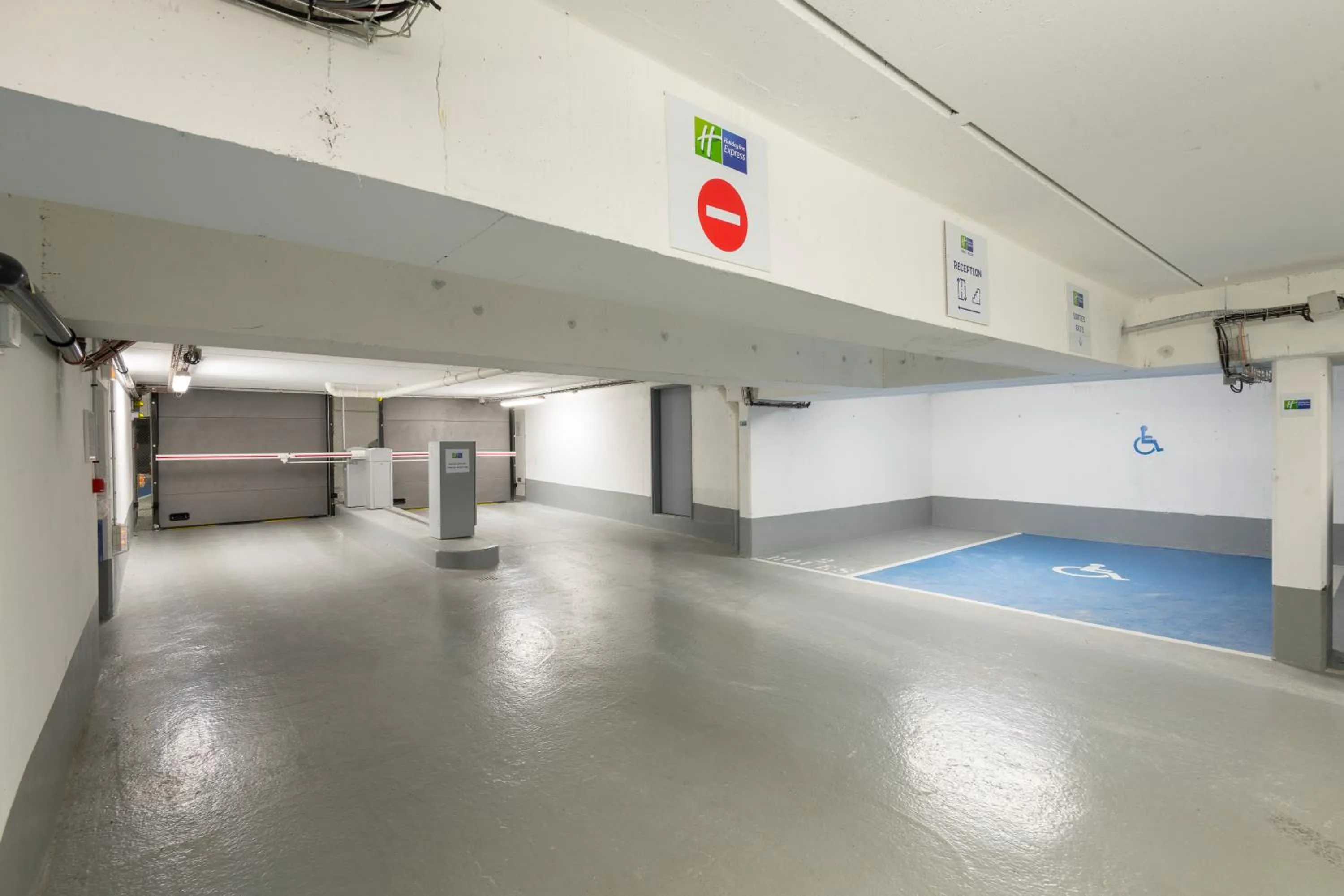 Property building in Holiday Inn Express Paris - Velizy by IHG