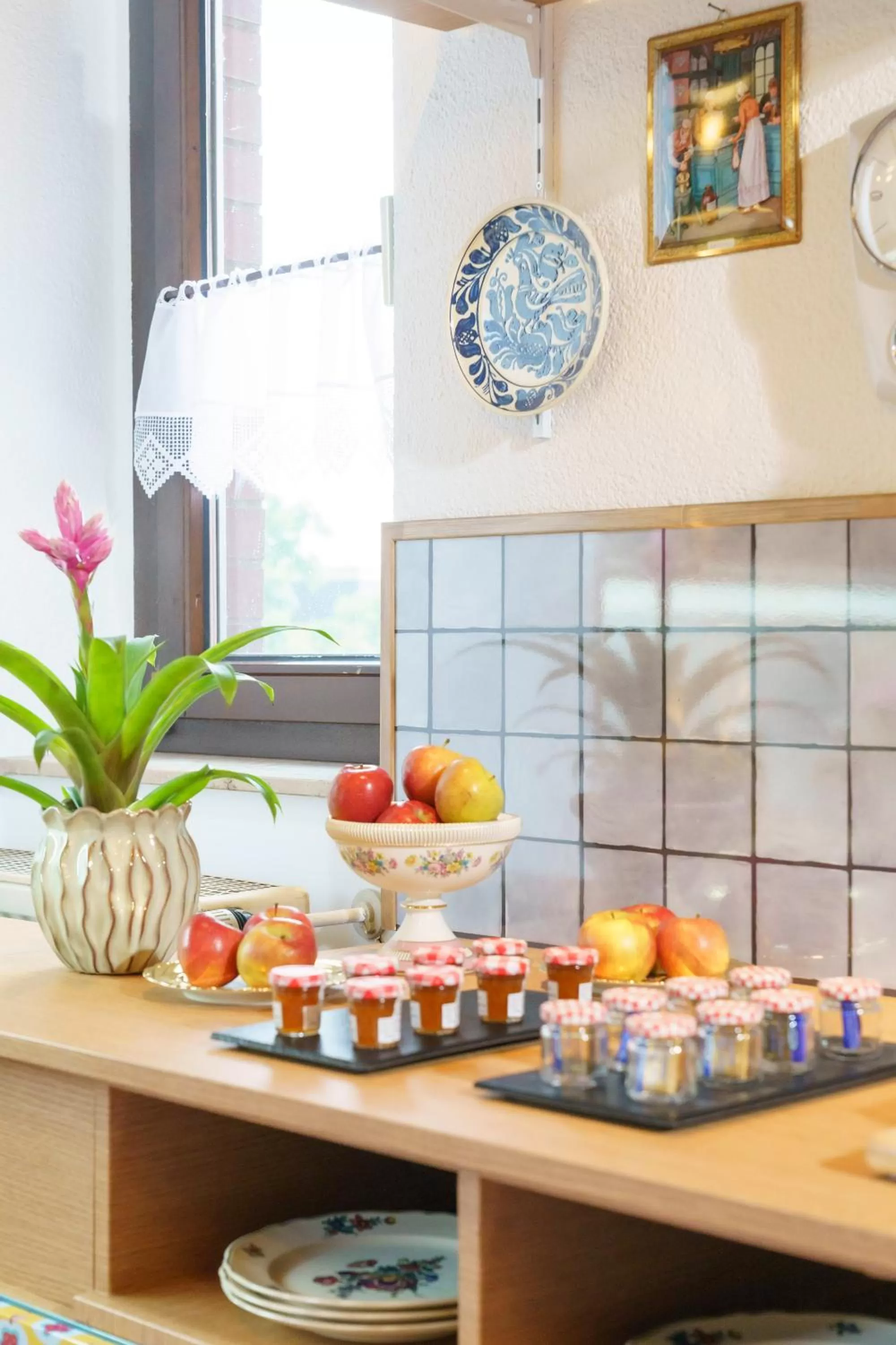 Food and drinks in Tante ALMA's Bonner Hotel