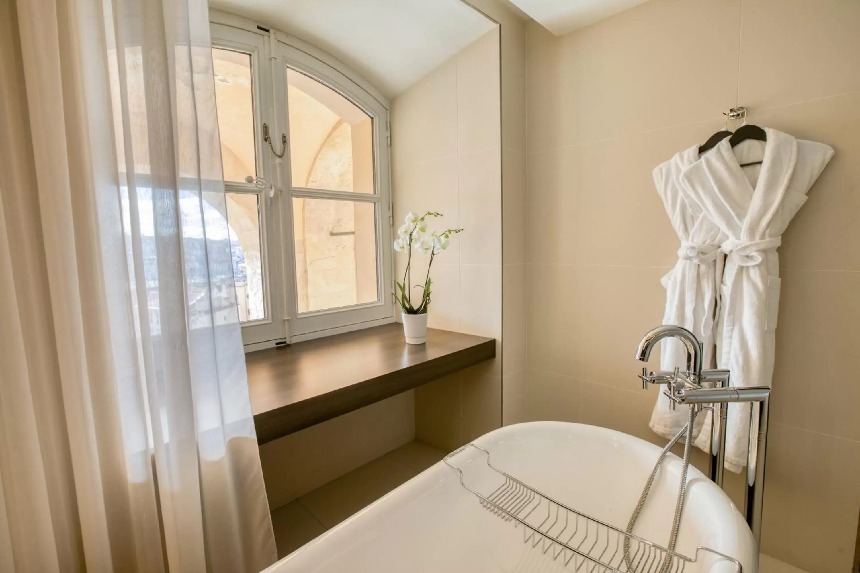 Premium King Room with Harbor View in InterContinental Marseille - Hotel Dieu, an IHG Hotel Premium King Room with Harbor View in InterContinental Marseille - Hotel Dieu, an IHG Hotel