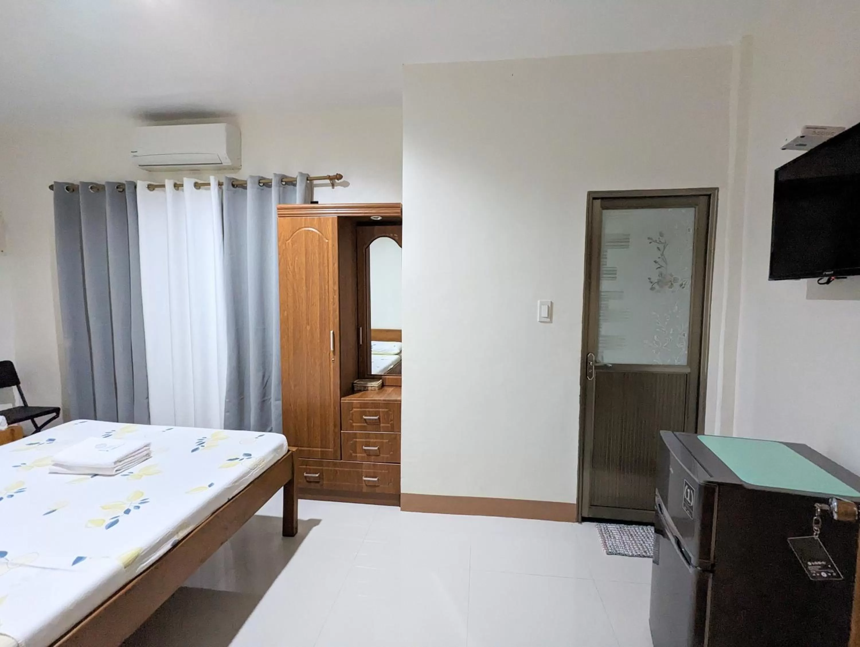 Bed in Charlina Inn Panglao