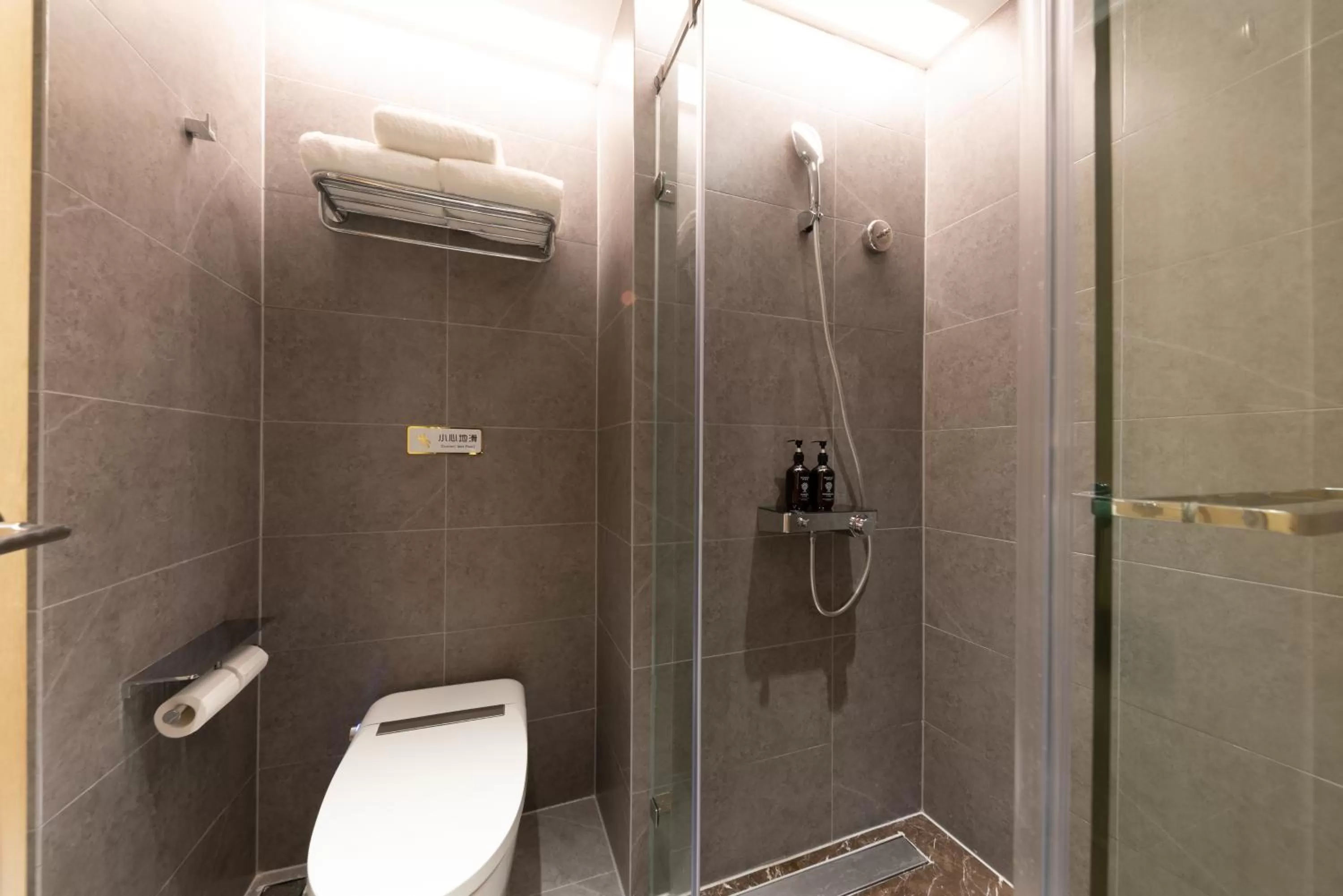 East Sacred Hotel--Beijing Tiananmen Square ,the Forbidden City,Wangfujing Street,Located in the city center