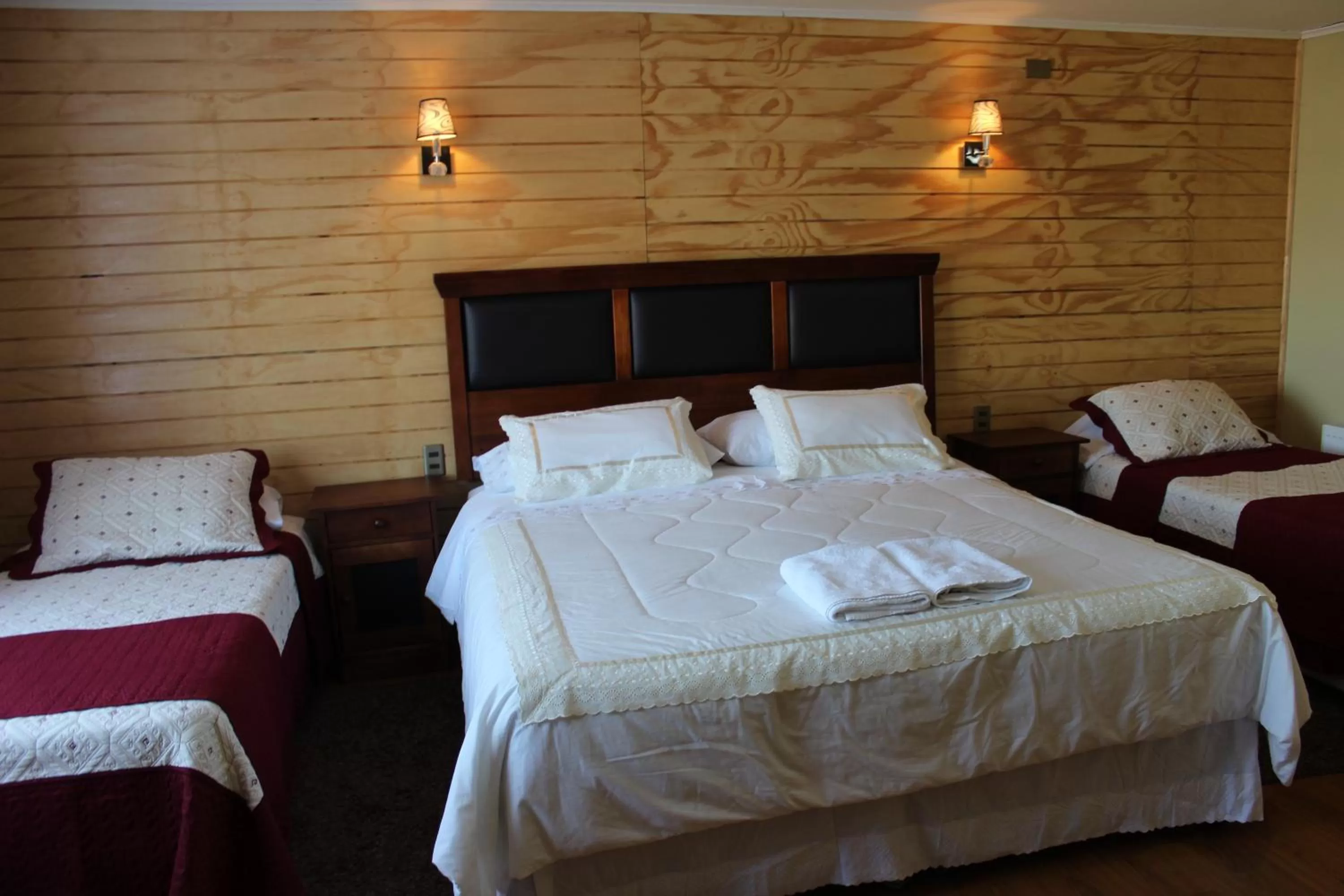 Photo of the whole room, Bed in Casa Lucy