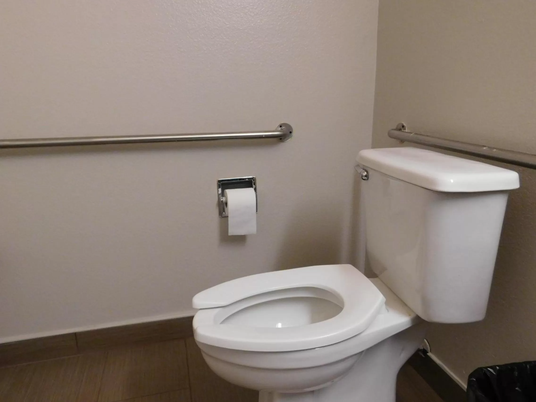 Toilet in Continental Lodge