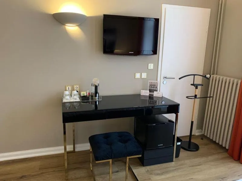 Seating area in Grand Hôtel Du Tonneau D'Or