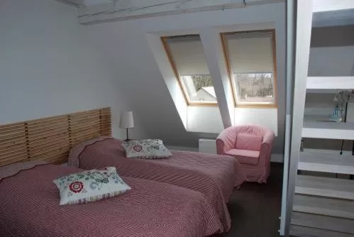 Photo of the whole room, Bed in Lijo