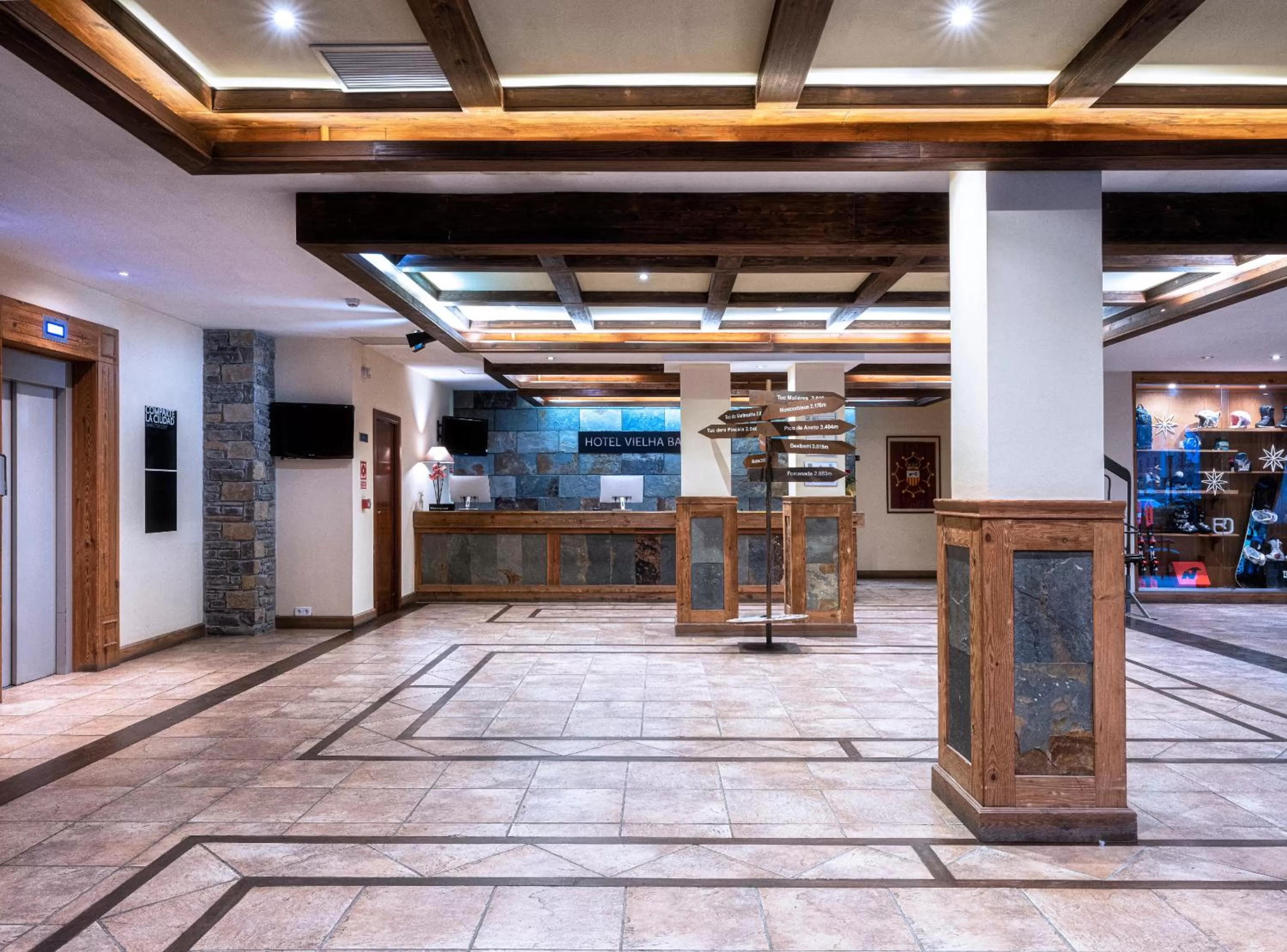 Lobby or reception in Hotel Vielha Val d'Aran, Affiliated by Meliá