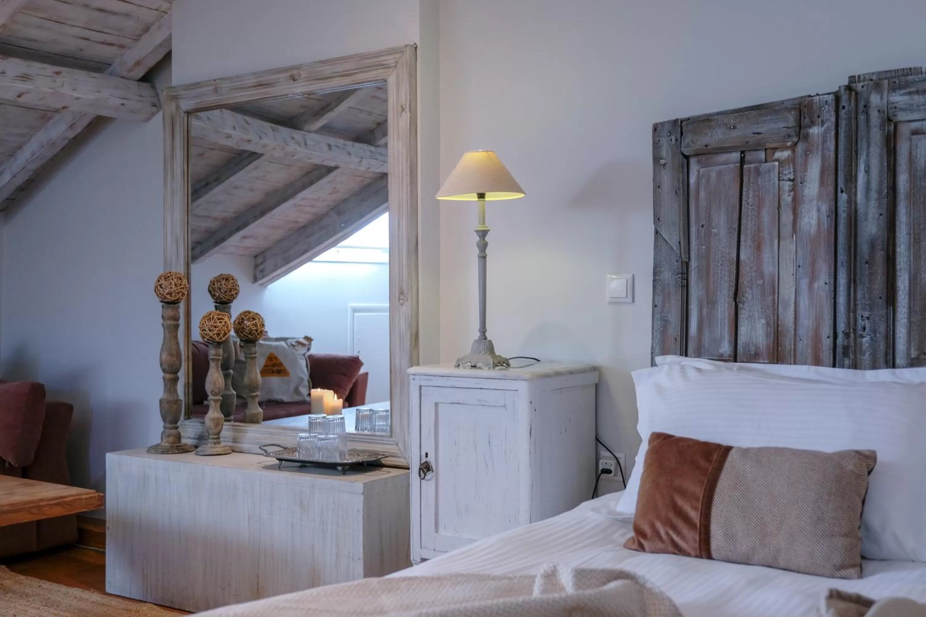 Decorative detail, Bed in Amymone and Adiandi