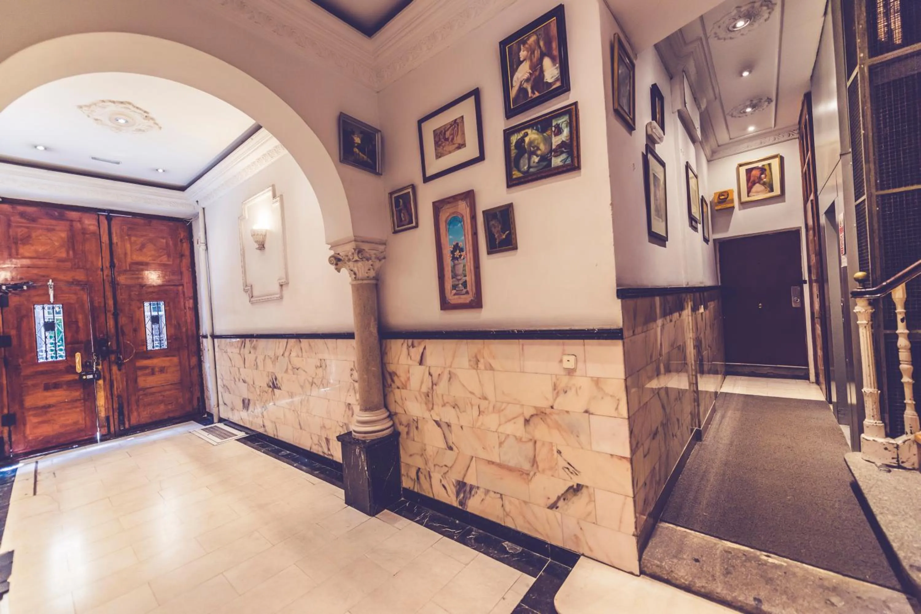 Facade/entrance in Hostal Marlasca