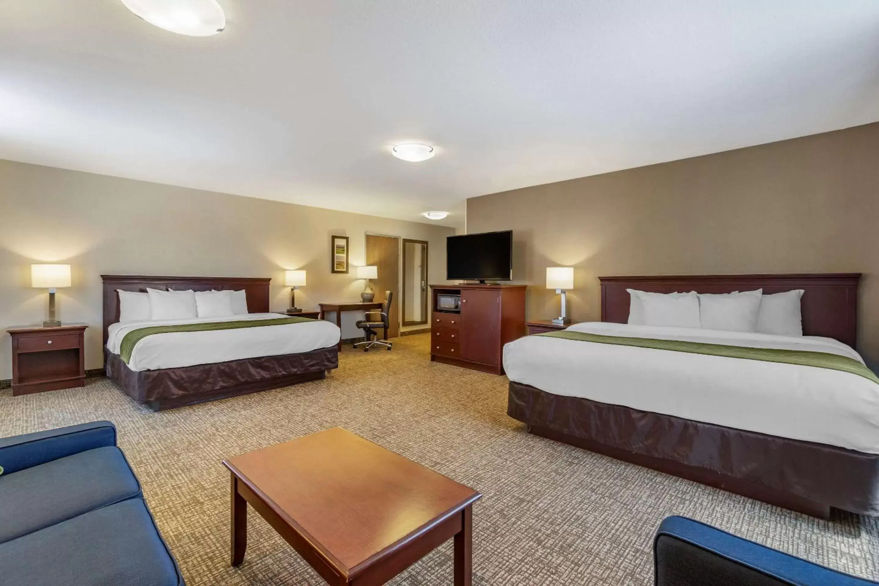King Suite with Two King Beds - Non-Smoking in Comfort Inn Kennewick Richland King Suite with Two King Beds - Non-Smoking in Comfort Inn Kennewick Richland