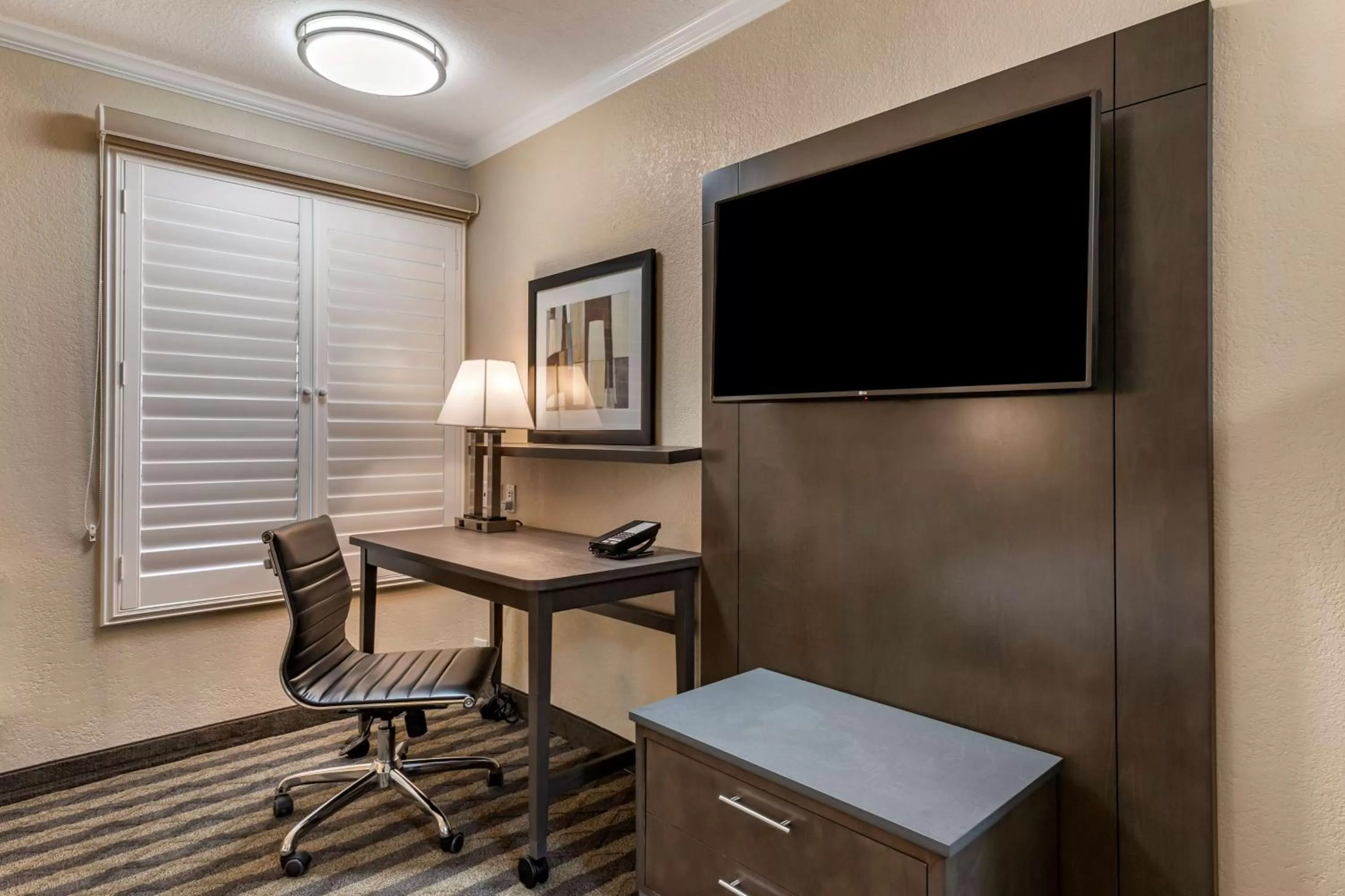 Bedroom in Best Western Silicon Valley Inn