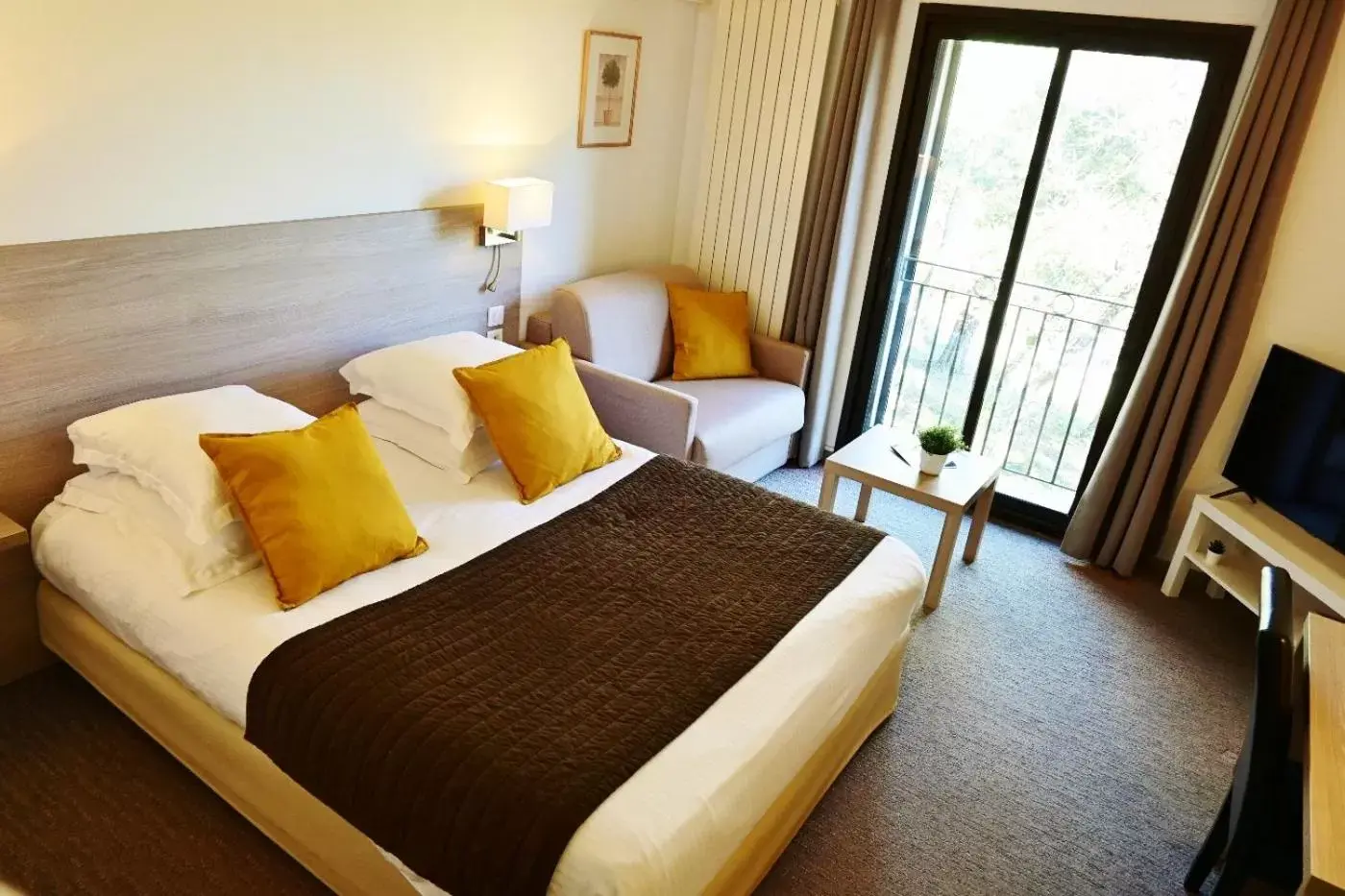 Double Room (2 Adults) in Domaine du Lac - Teritoria Double Room (2 Adults) in Domaine du Lac - Teritoria