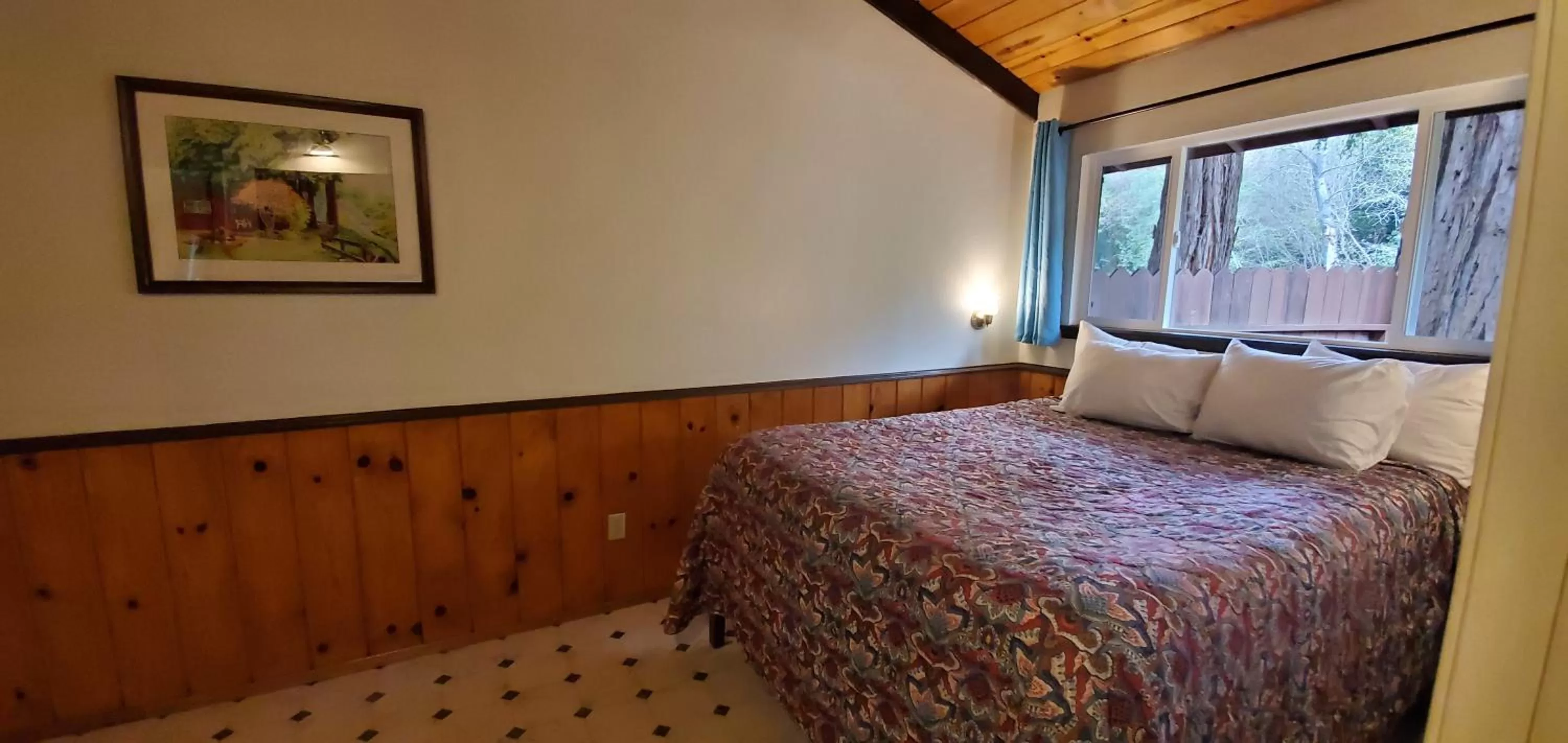 Two-Bedroom Cabin (Cabin 9) in Fern River Resort