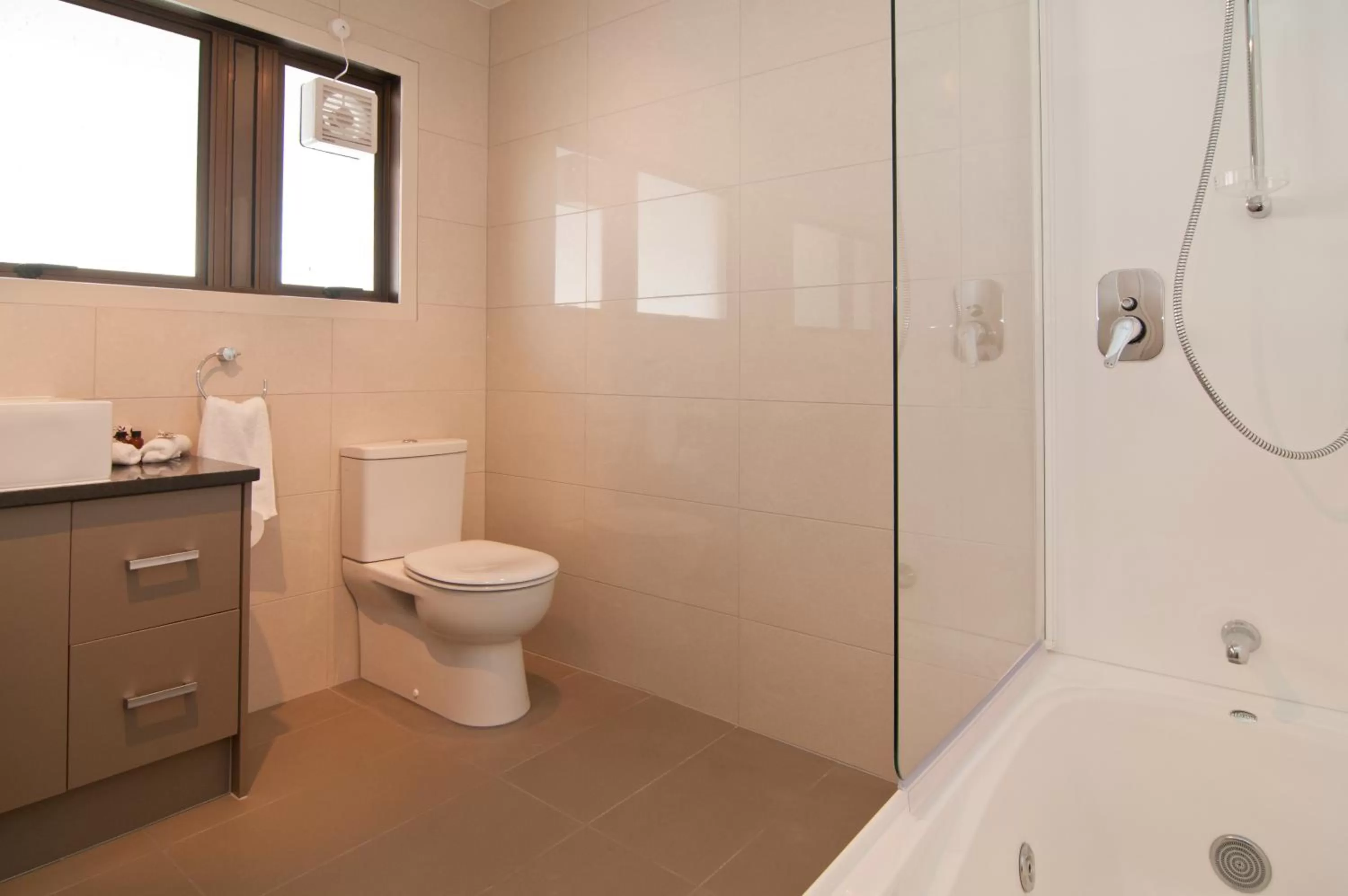 Shower in Breakwater Motel