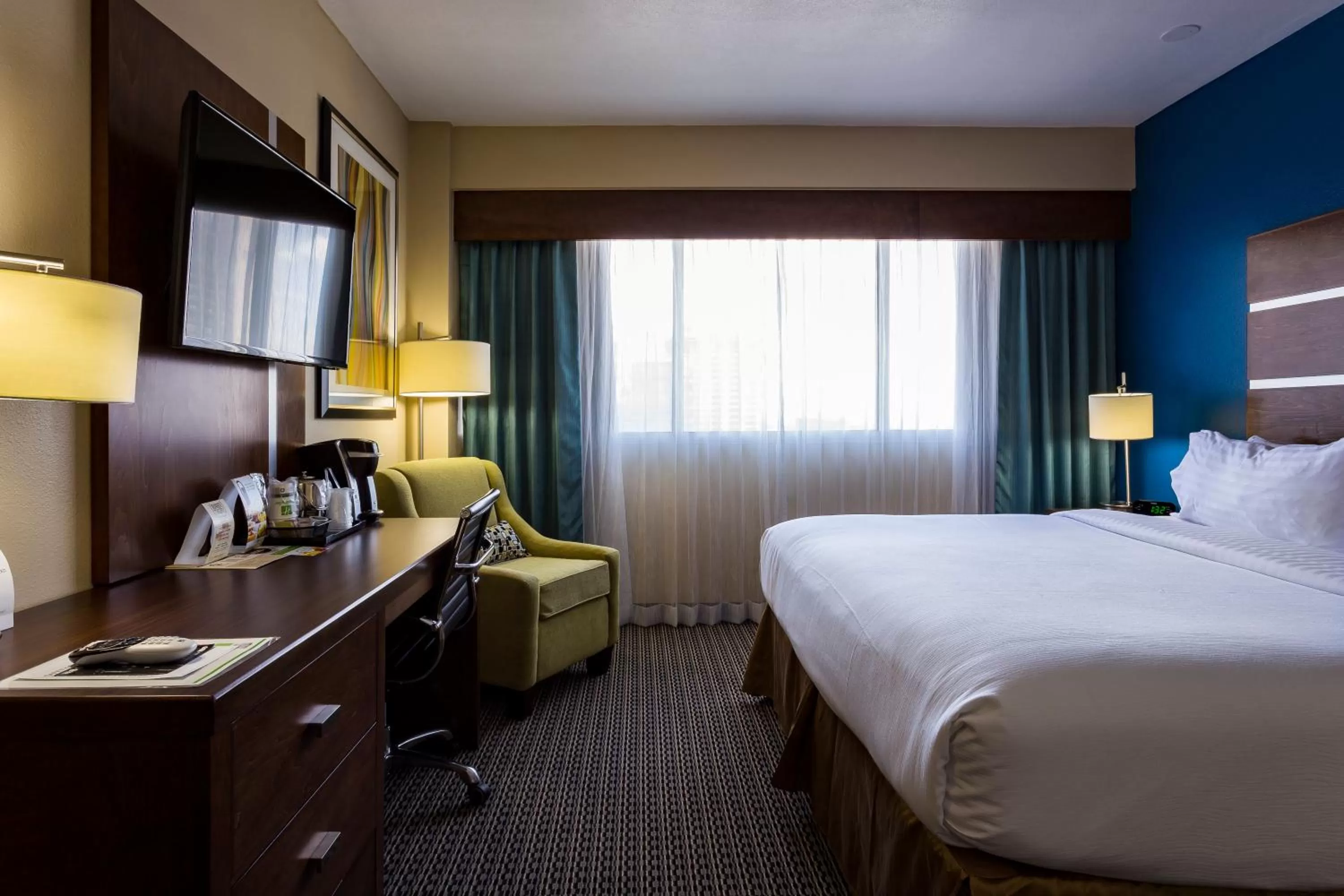 Photo of the whole room, Bed in Holiday Inn Houston Downtown by IHG