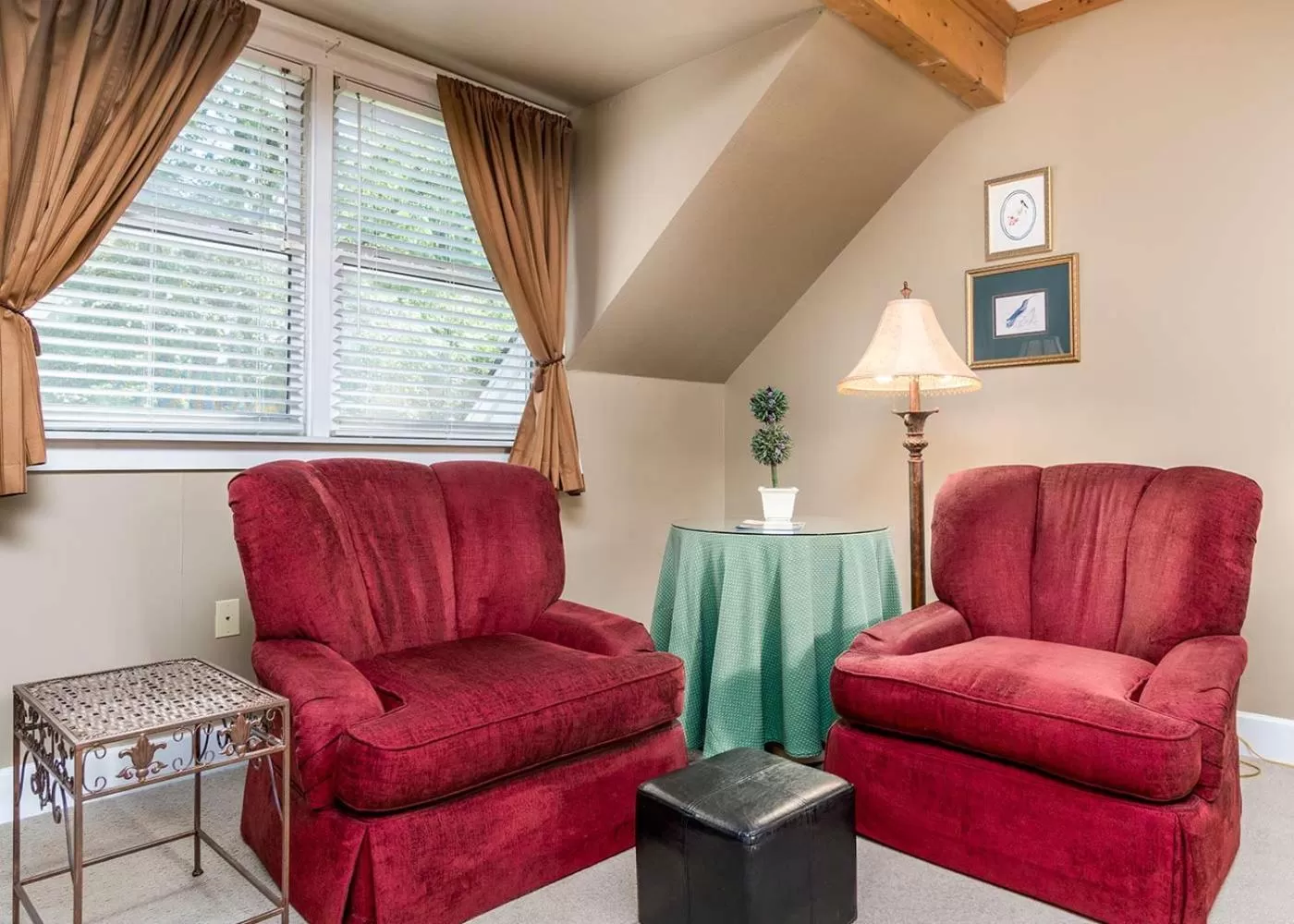 Seating area in Highland Lake Inn & Resort - Flat Rock