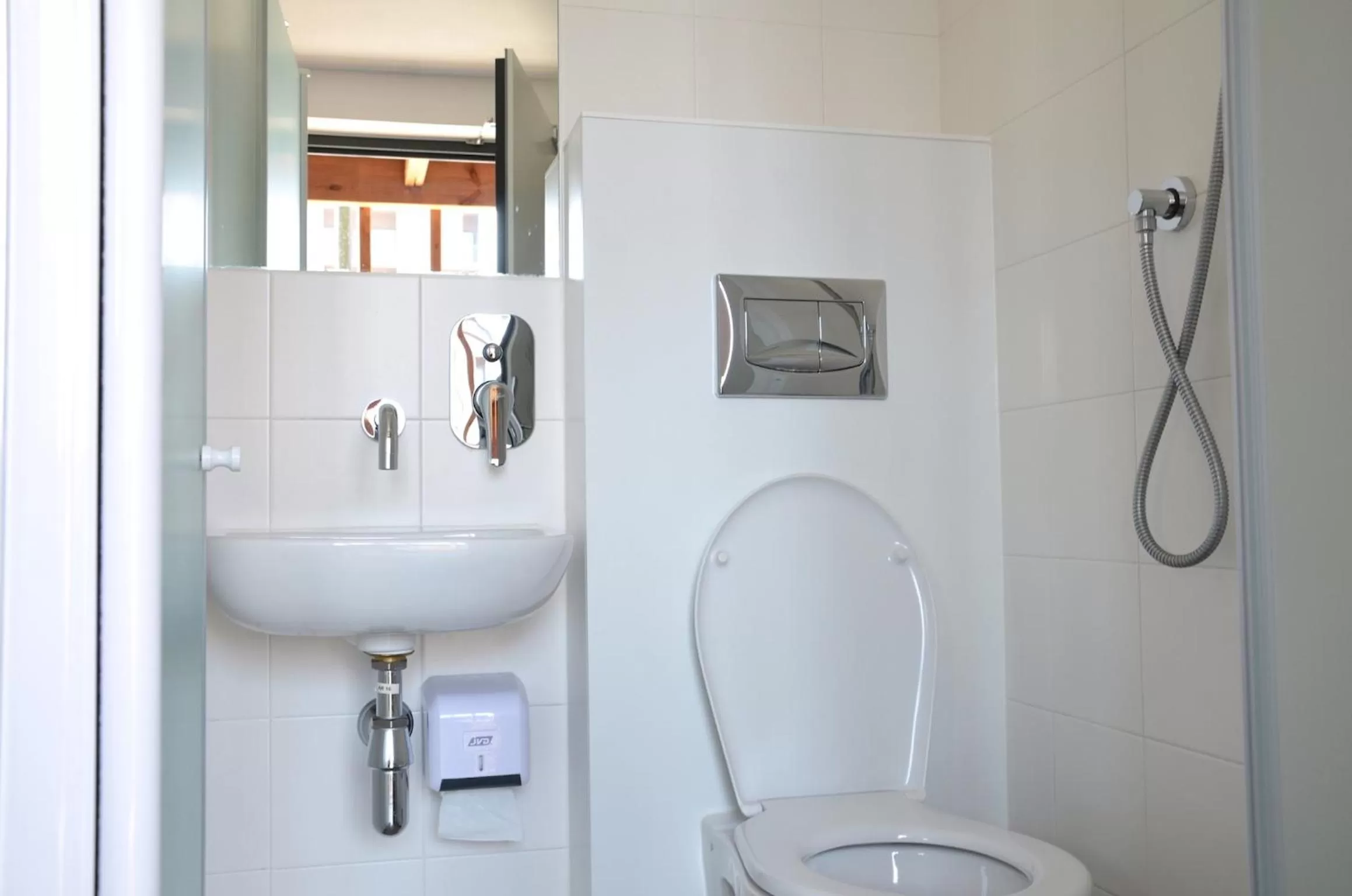 Shower in Eklo Hotels Le Mans