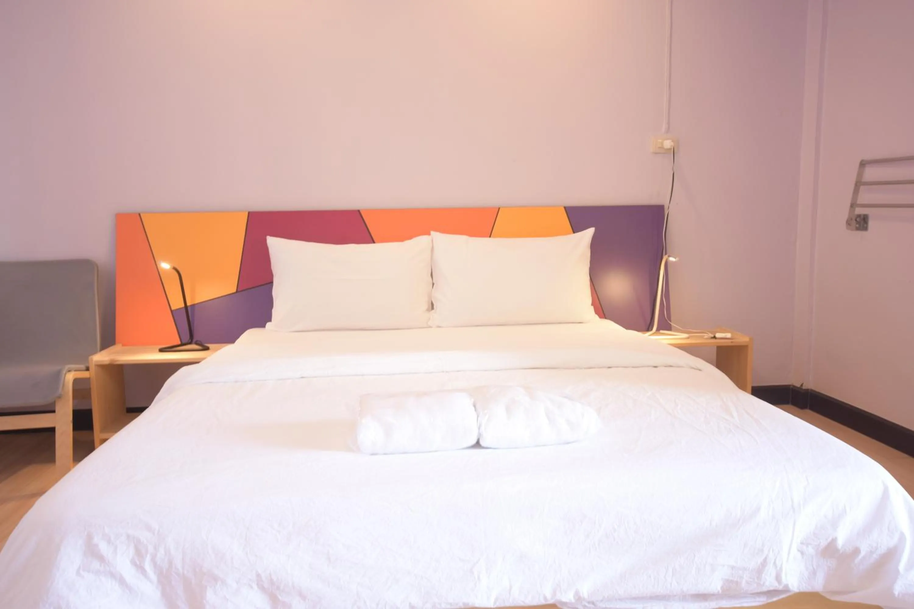 Photo of the whole room, Bed in Room@Vipa